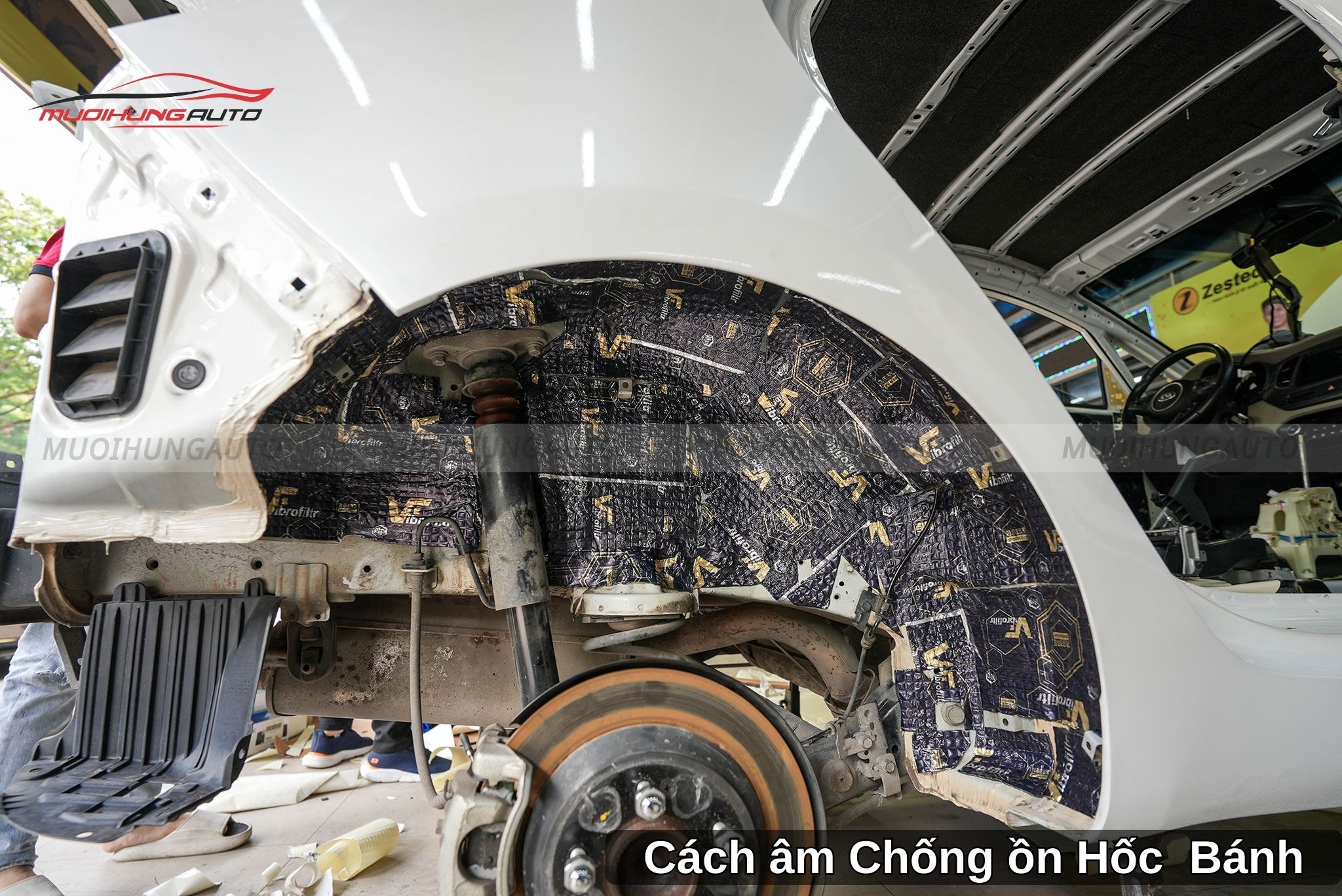 Dán Cách Âm Chống Ồn Cho Xe Ô Tô Tại Quận 8