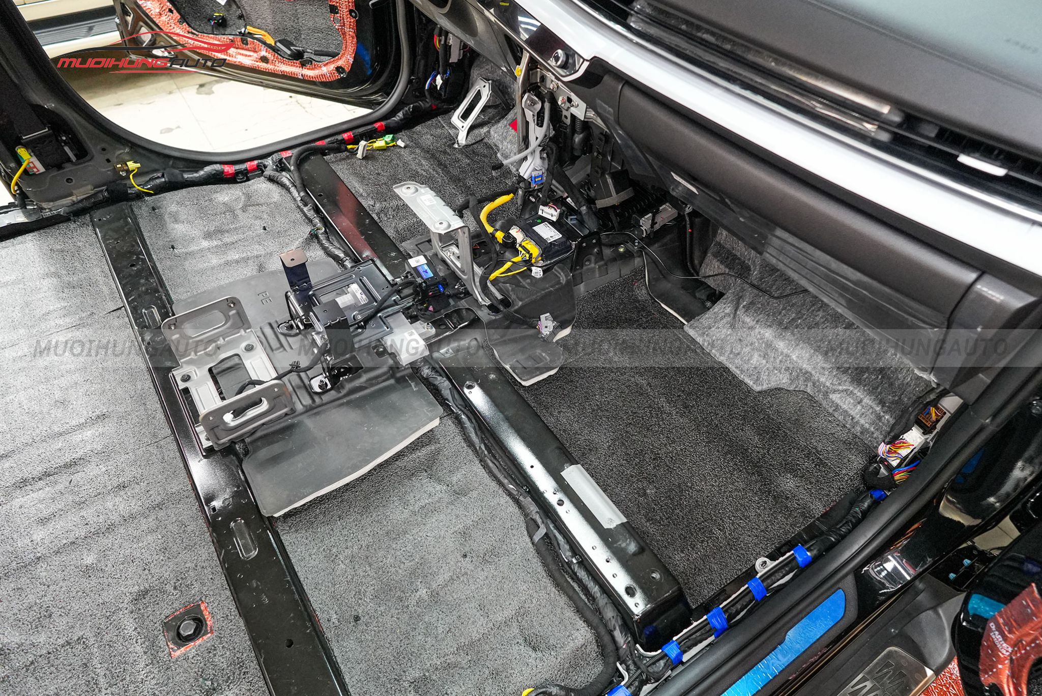 Cách âm chống ồn sàn xe cho Kia Carnival 2025