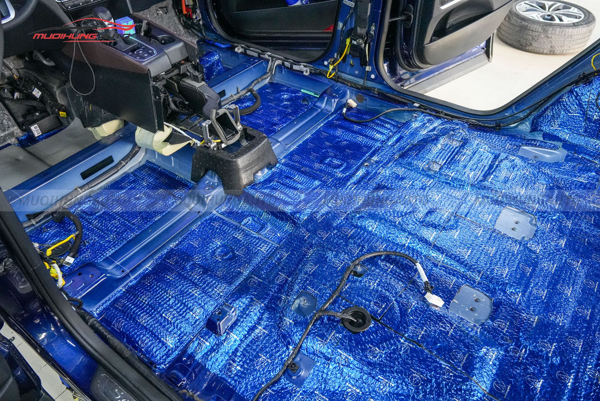 Cách âm chống ồn sàn xe cho ô tô Hyundai Santafe 2019