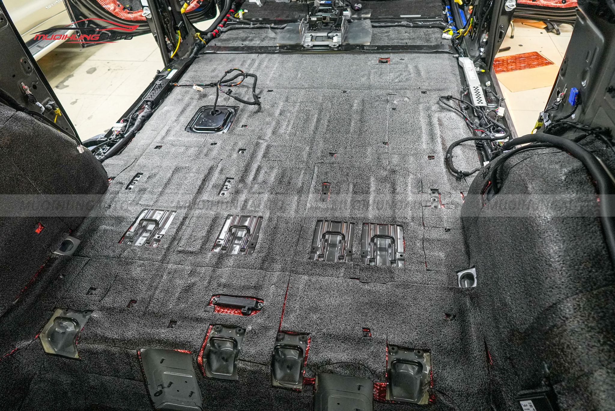 Cách âm chống ồn sàn xe cho ô tô Kia Carnival 2025