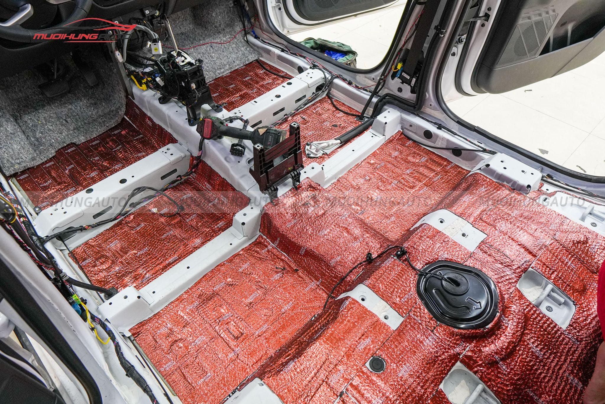 Cách âm chống ồn sàn xe Hyundai Stargazer