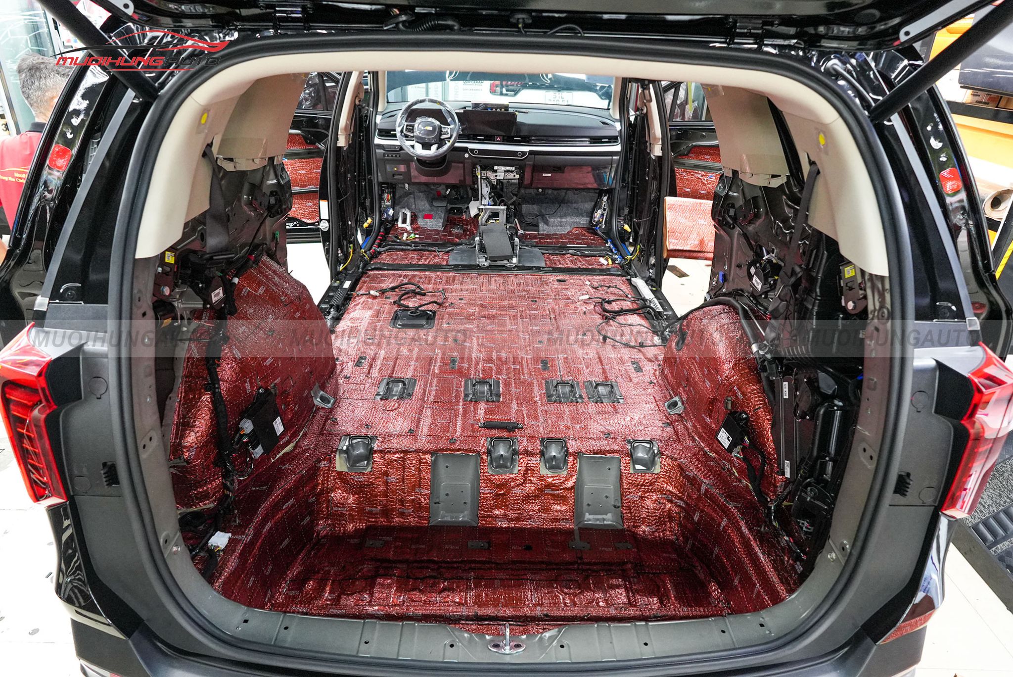 Cách âm chống ồn sàn xe ô tô Kia Carnival 2025