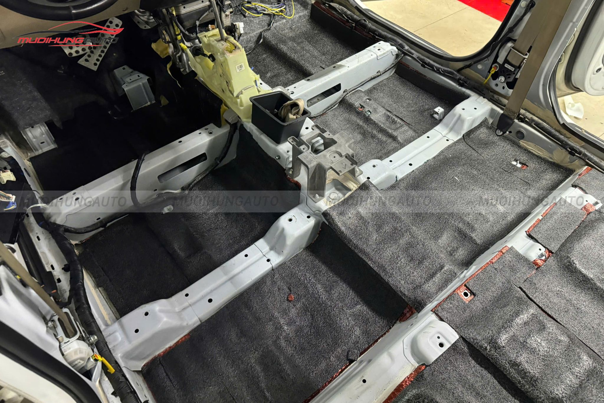 Cách âm chống ồn sàn xe ô tô Kia Sorento 2018