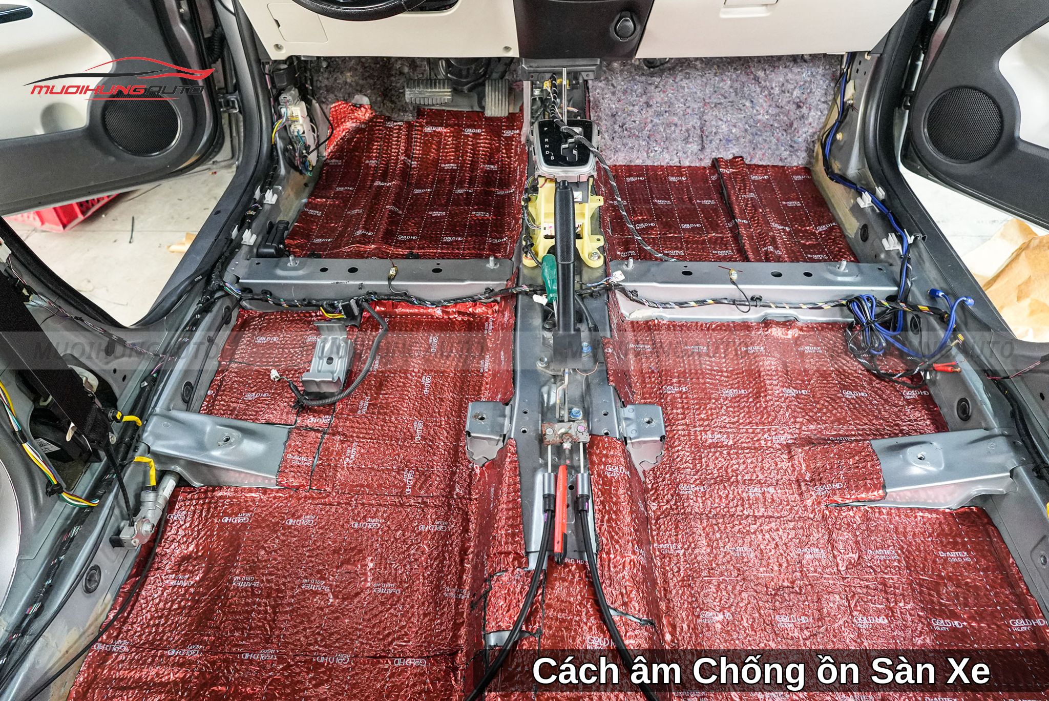 Dán Cách Âm Chống Ồn Cho Xe Ô Tô Tại Quận 10