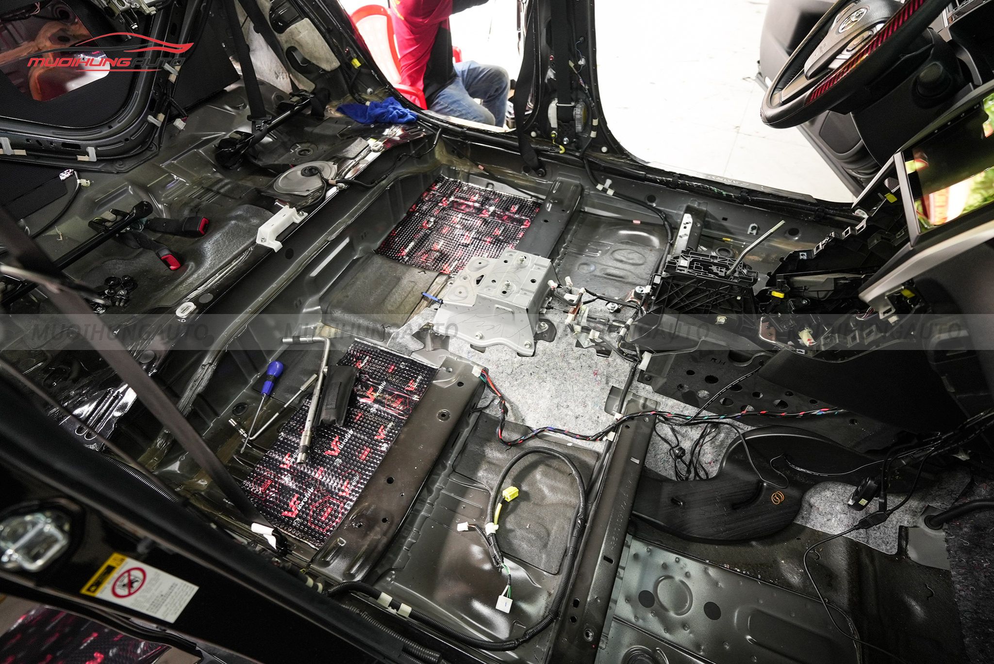 Cách âm chống ồn sàn xe Toyota Camry 2008