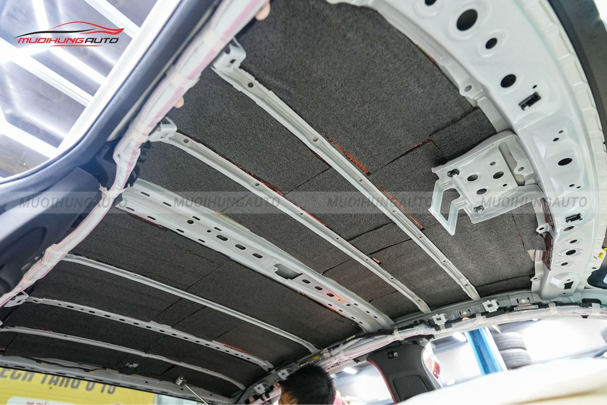 Cách âm chống ồn trần xe Suzuki Ertiga 2024