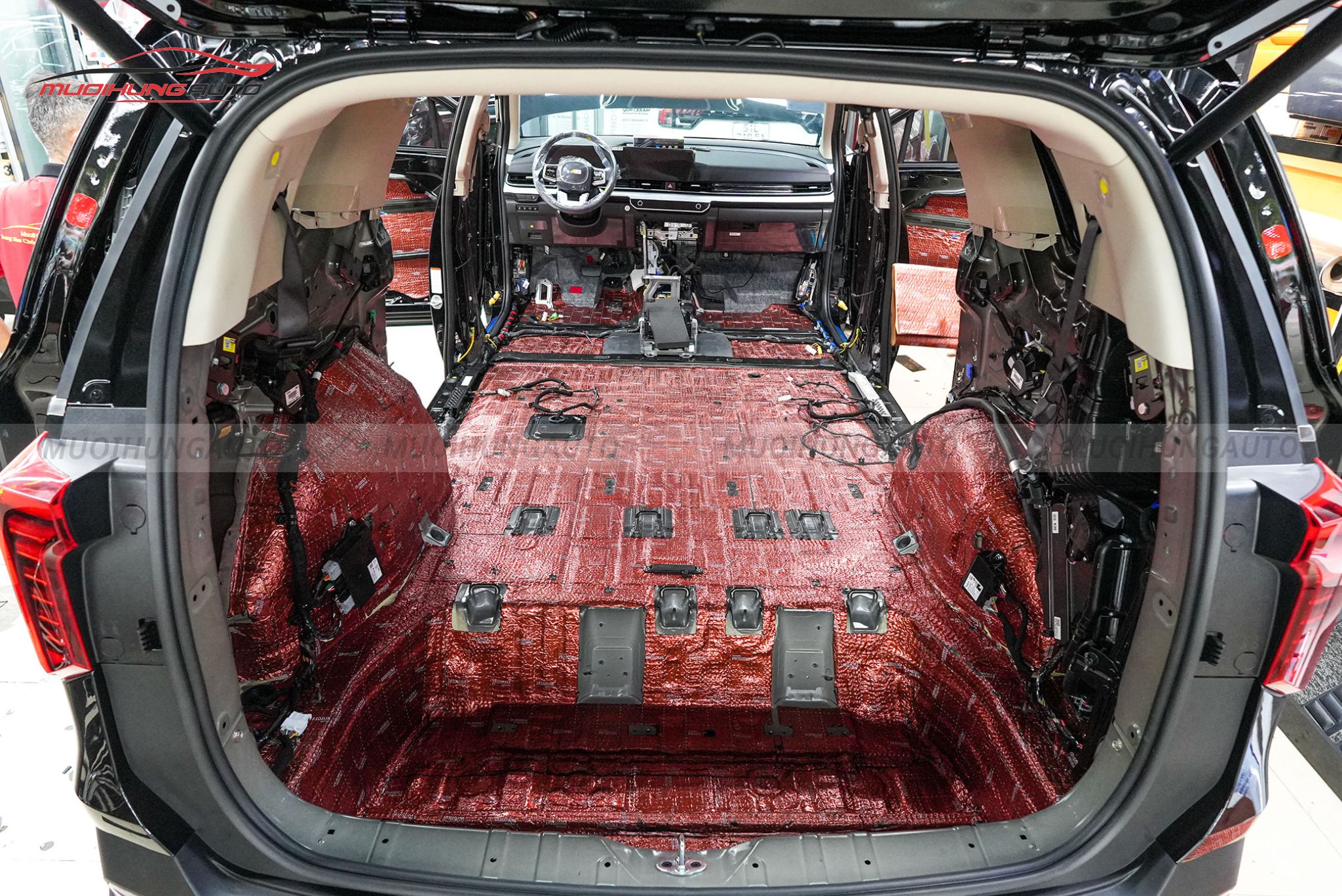 Cách âm cốp xe hơi Kia Carnival 2025