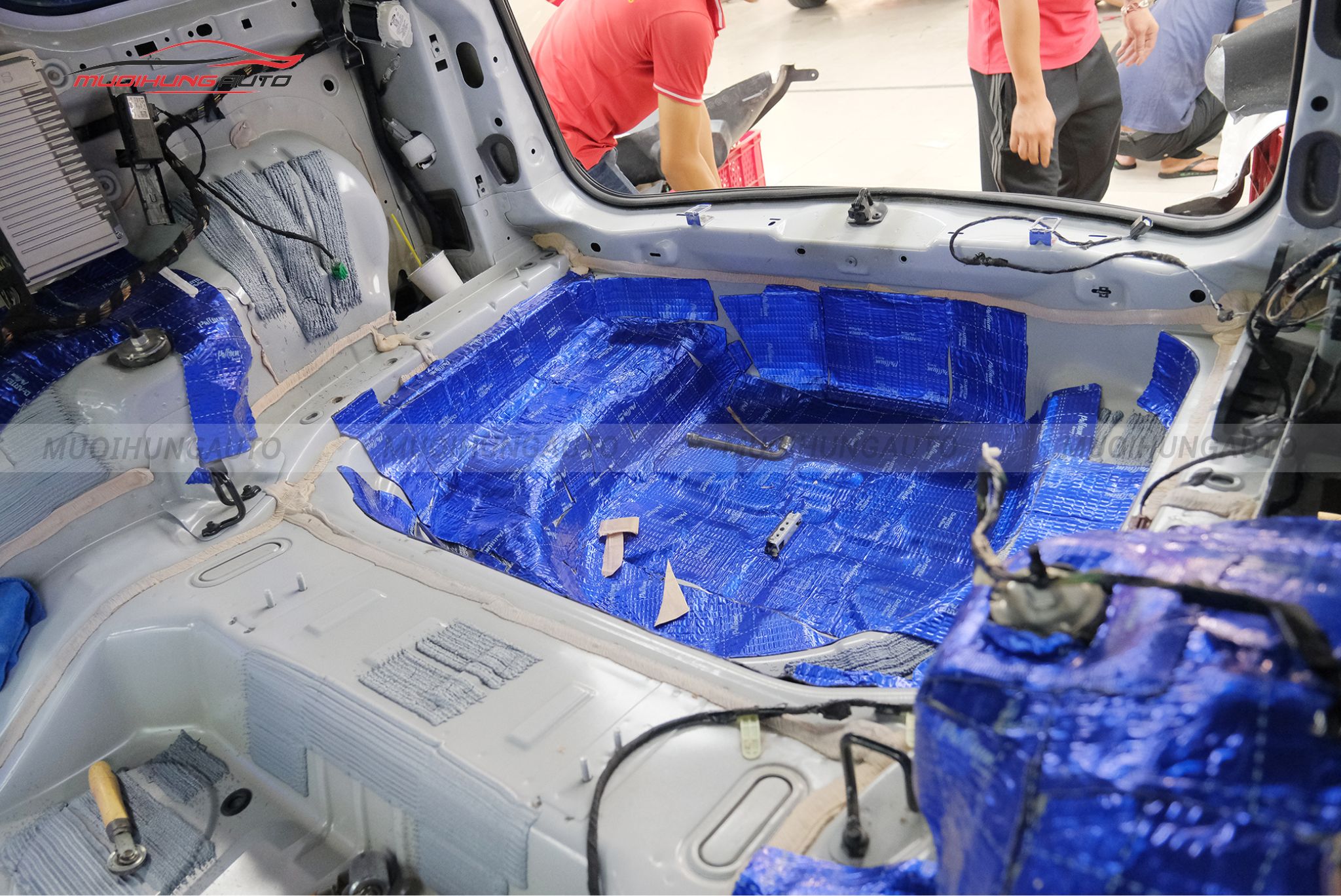 Cách âm cốp xe hơi Mitsubishi Outlander 2020