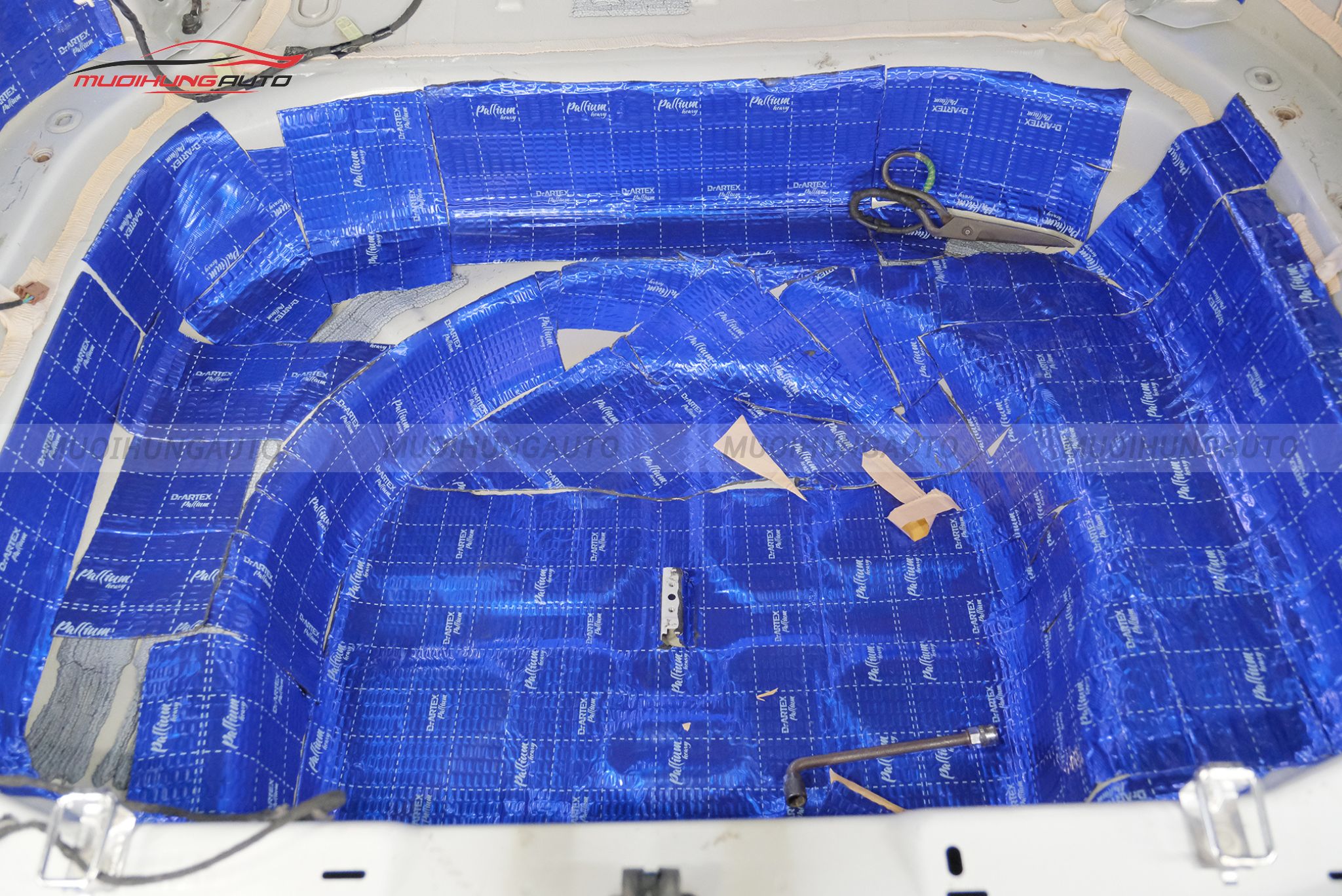 Cách âm cốp xe Mitsubishi Outlander 2020