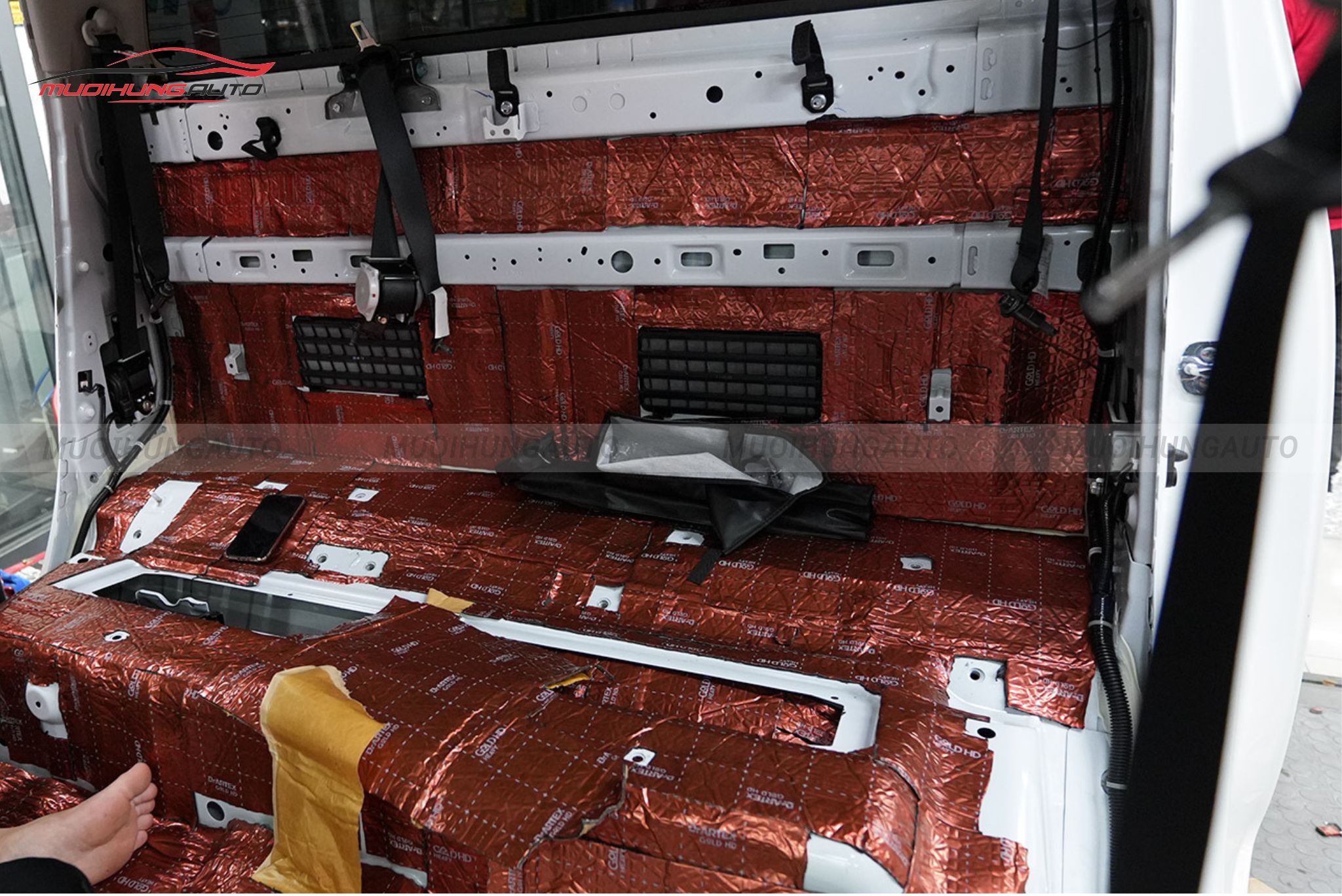 Cách âm cốp xe Nissan Navara 2022