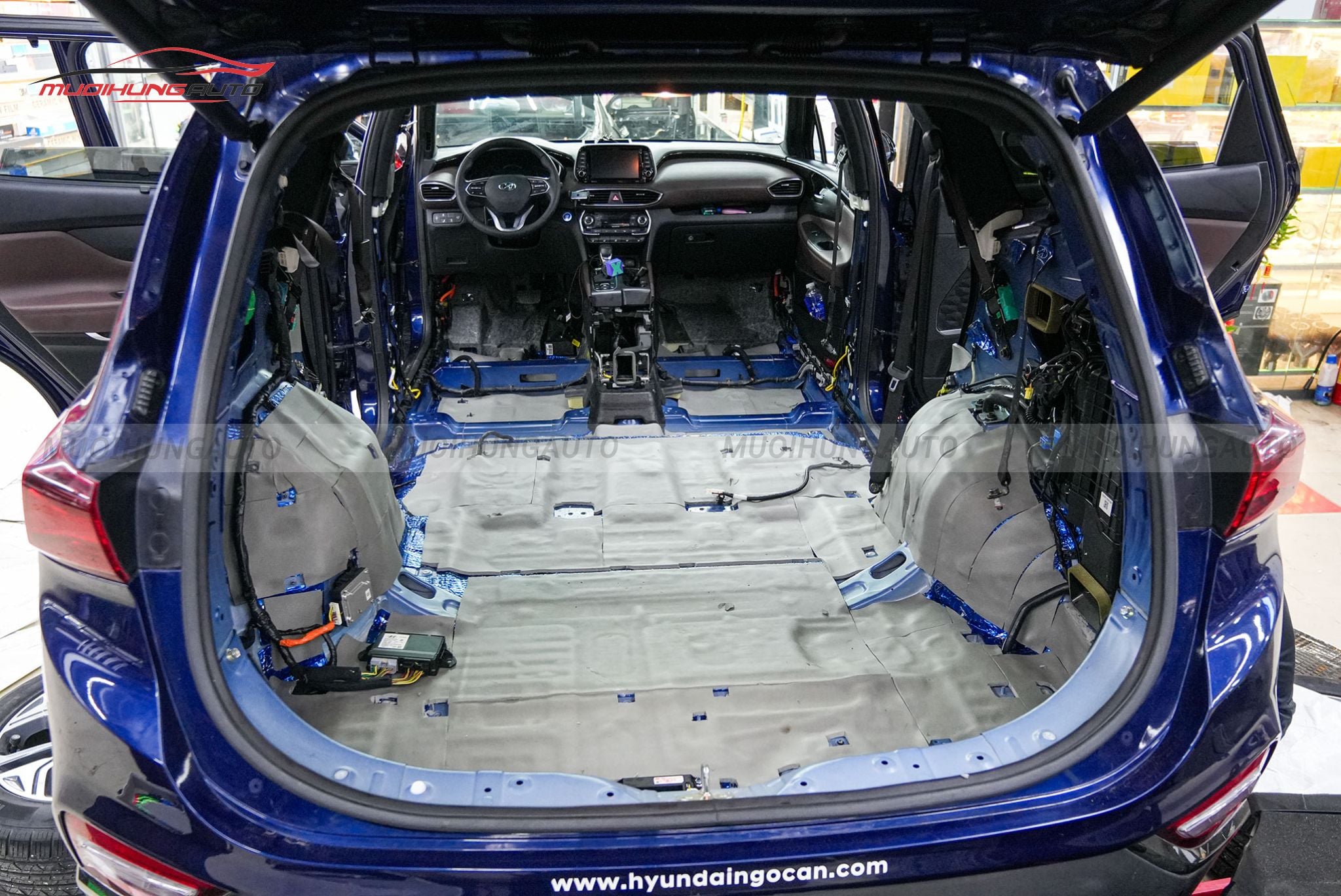 Cách âm cốp xe ô tô Hyundai Santafe 2019