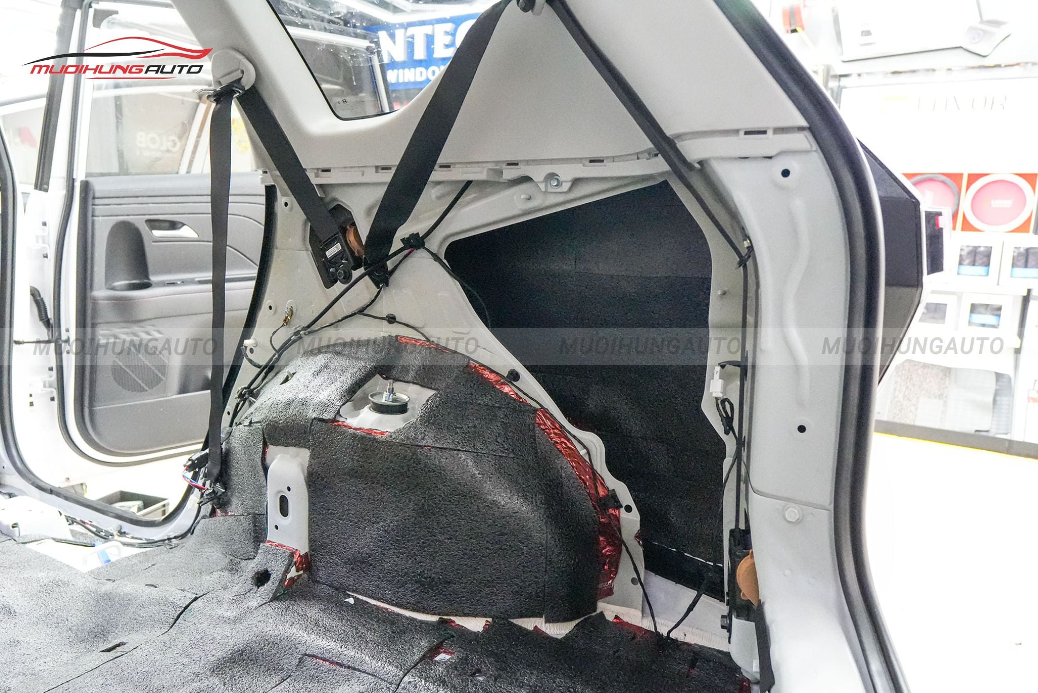 Cách âm cốp xe ô tô Hyundai Stargazer