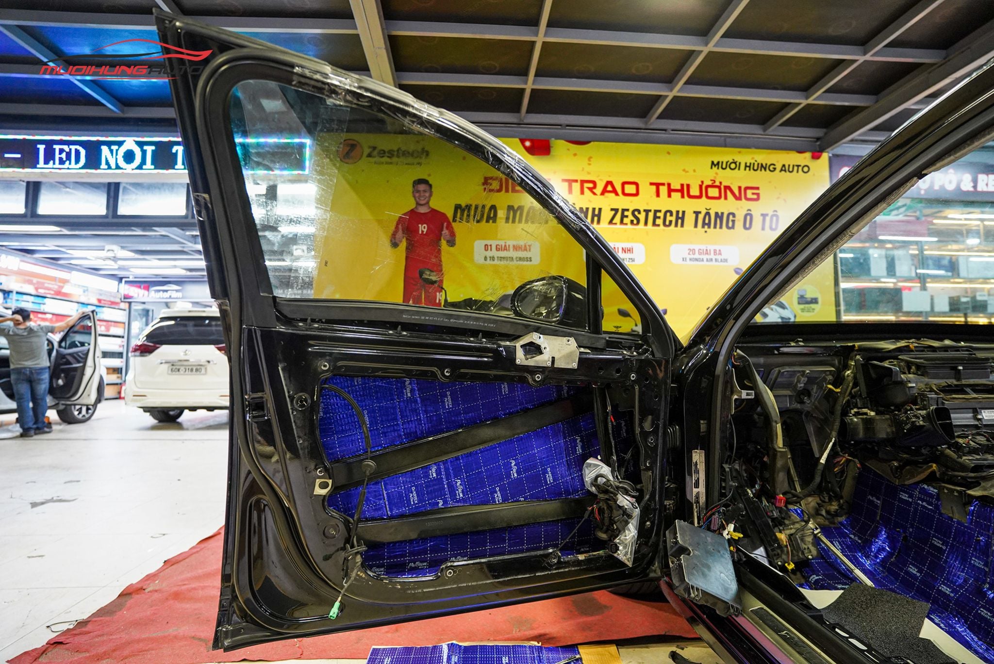 Cách âm cửa xe Bentley 2009