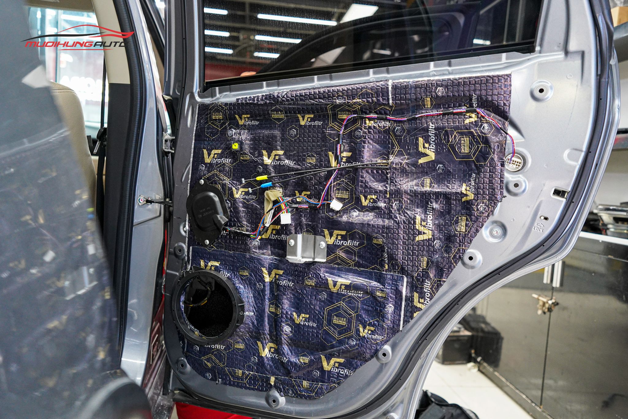 Cách âm cửa xe cho ô tô Mitsubishi Outlander 2020