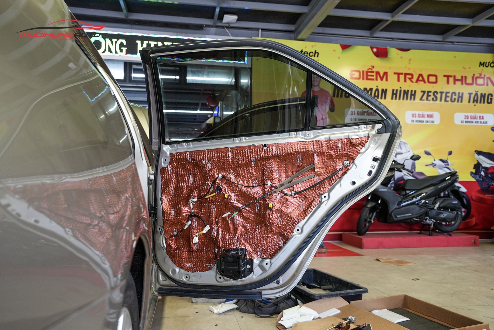 Cách âm cửa xe cho Toyota Camry 2014