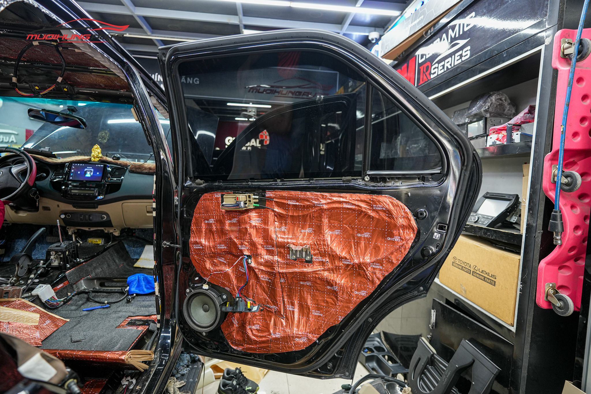 Cách âm cửa xe cho Toyota Fortuner 2015