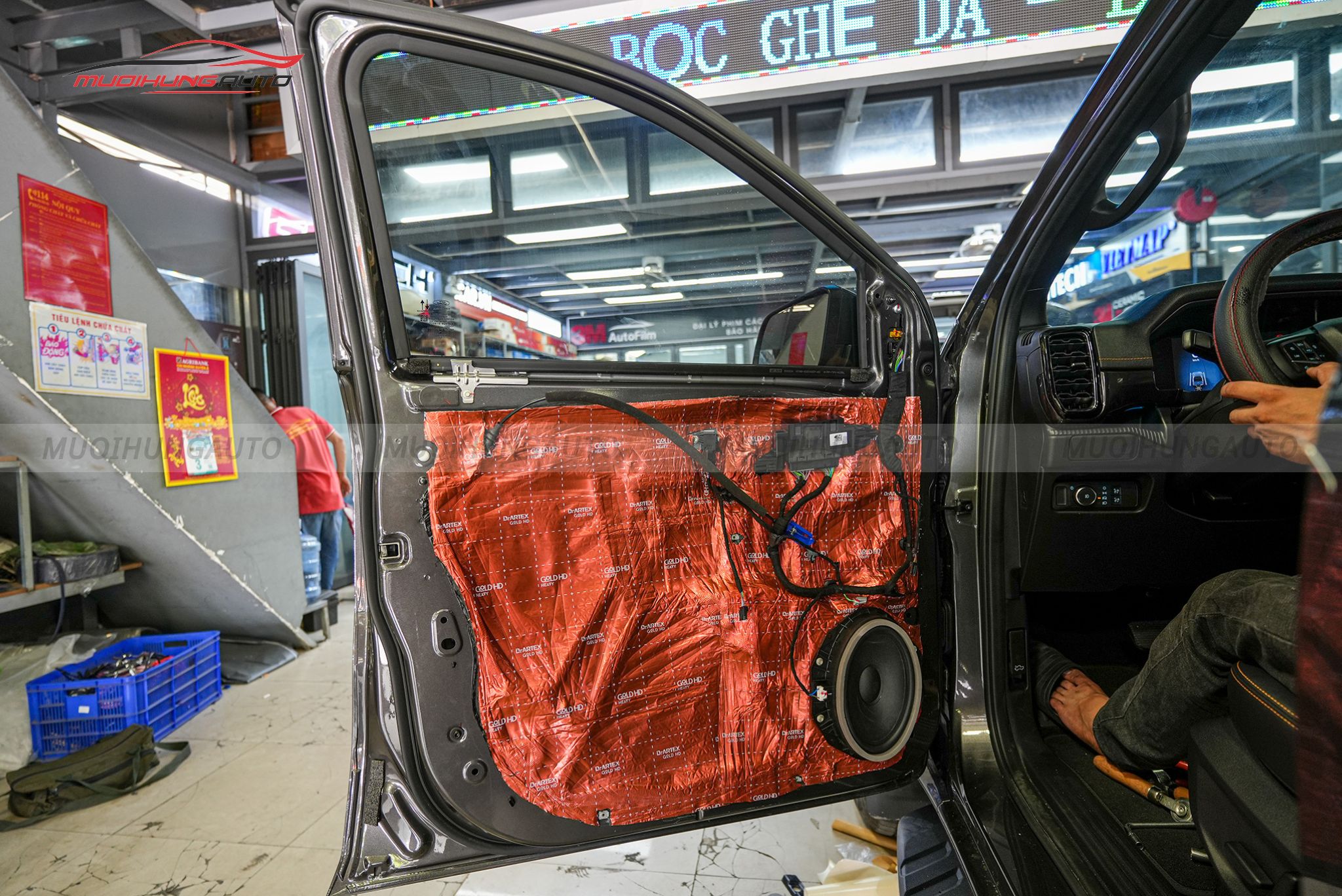 Cách âm cửa xe Ford Ranger 2023