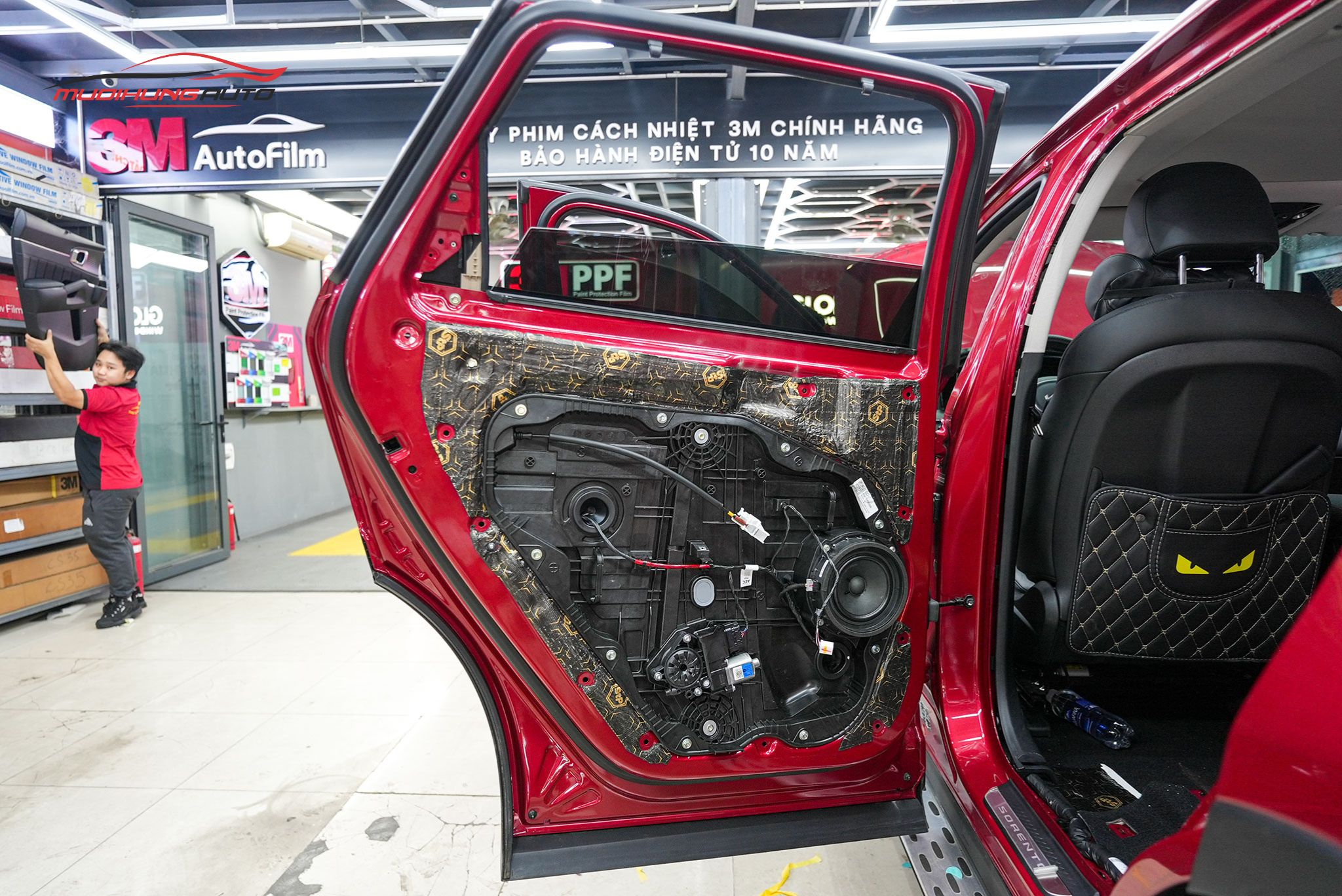 Cách âm cửa xe hơi Kia Sorento 2023