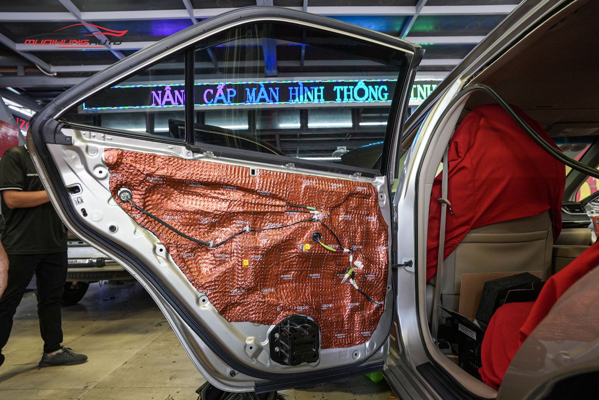 Cách âm cửa xe hơi Toyota Camry 2014