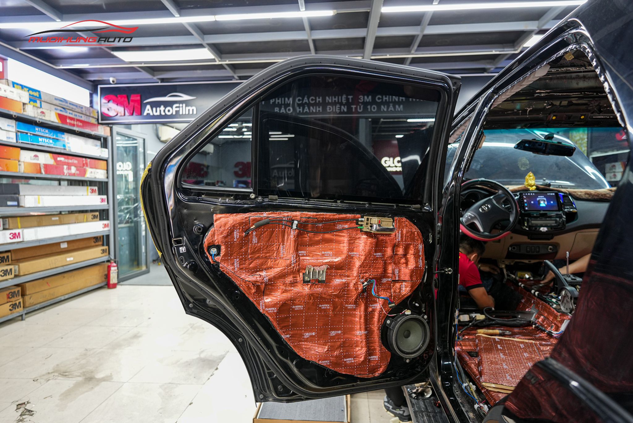 Cách âm cửa xe hơi Toyota Fortuner 2015