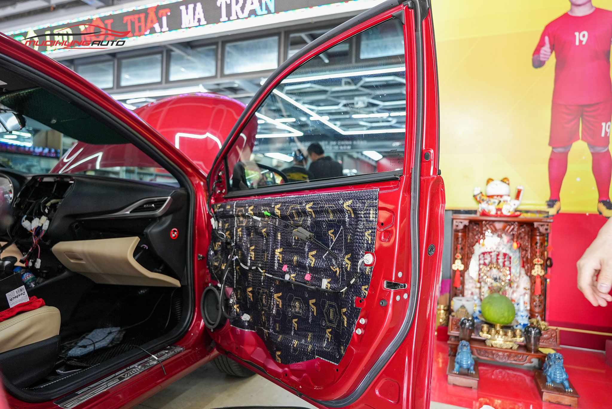 Cách âm cửa xe hơi Toyota Yaris 2023