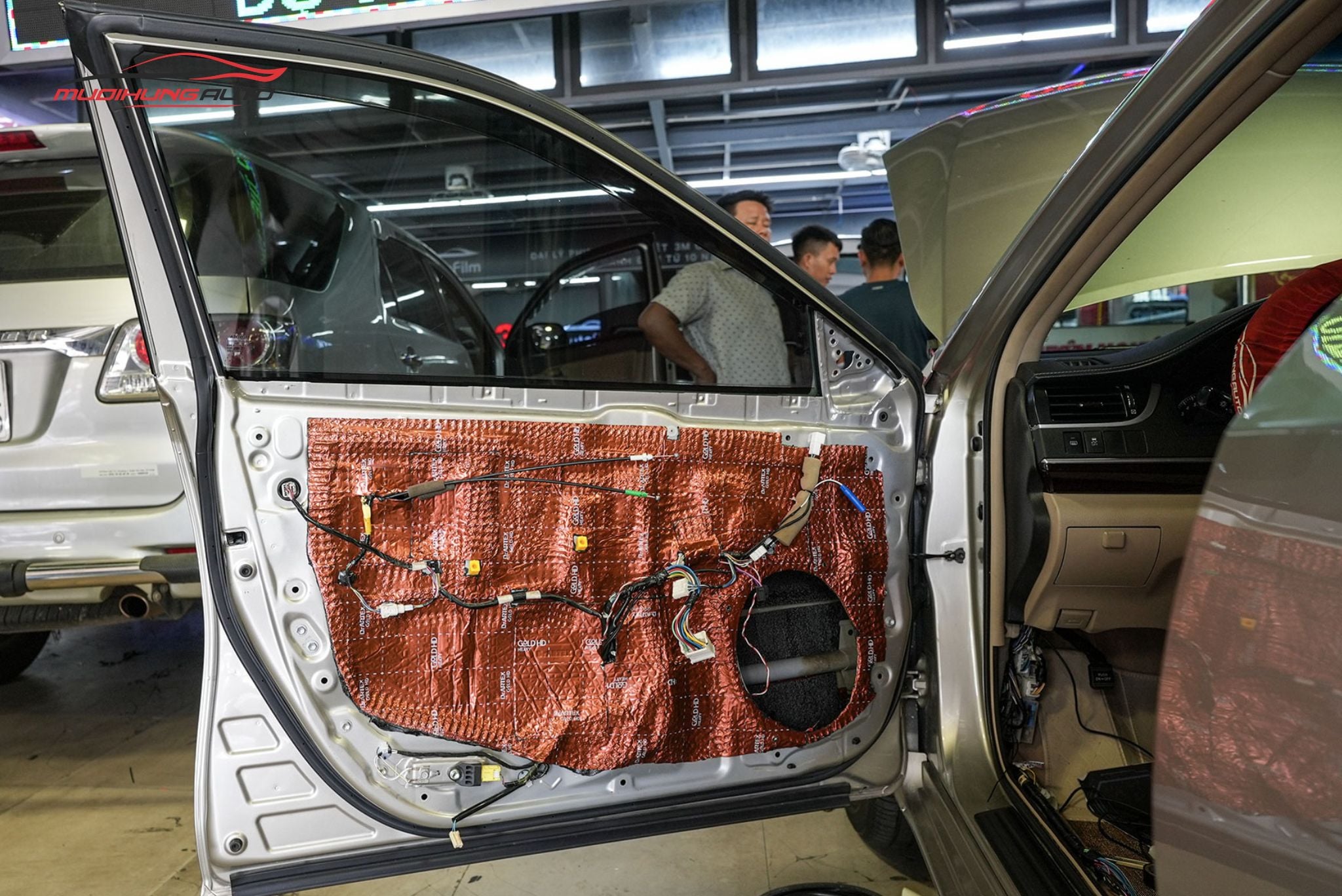 Cách âm cửa xe Toyota Camry 2014