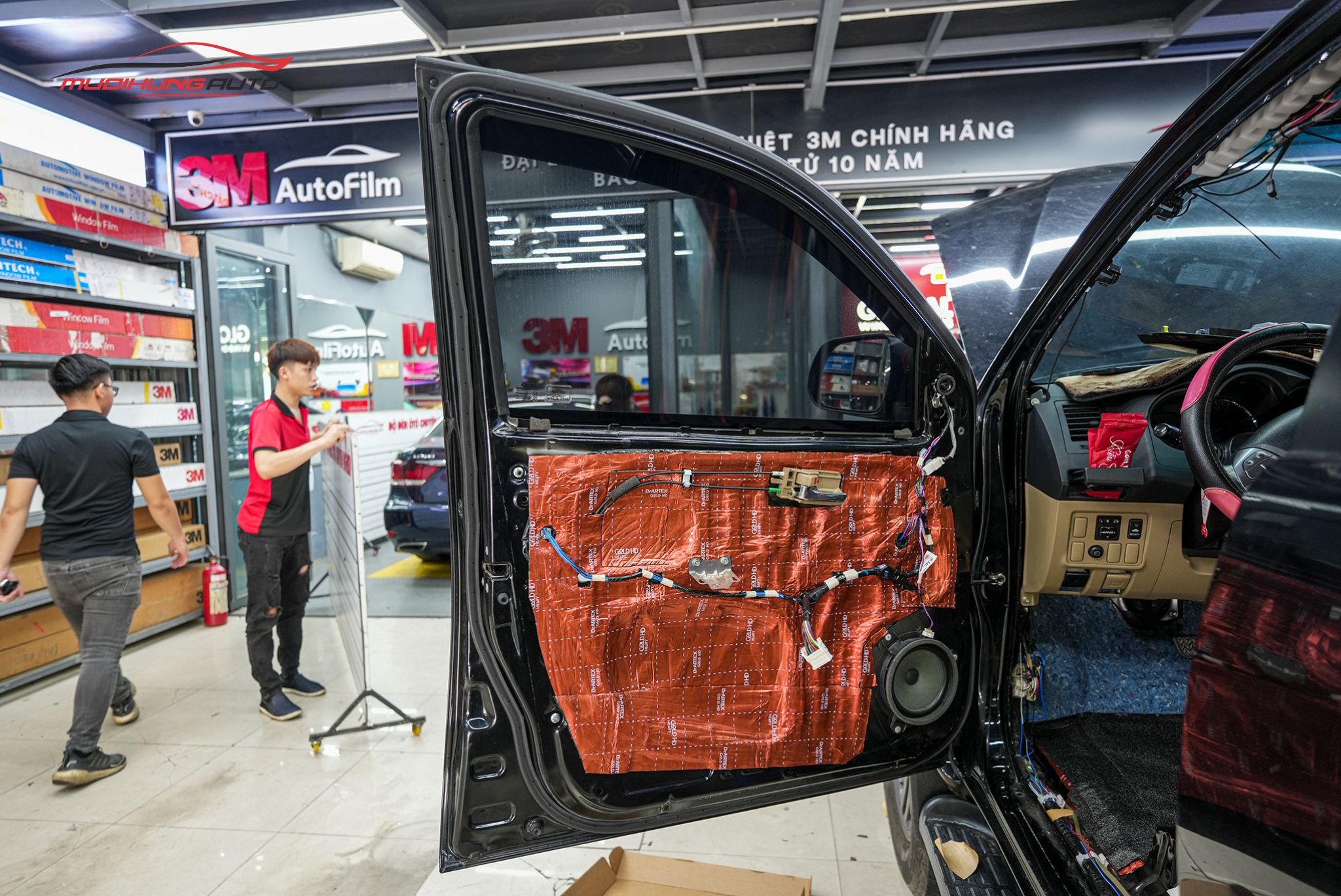 Cách âm cửa xe Toyota Fortuner 2015