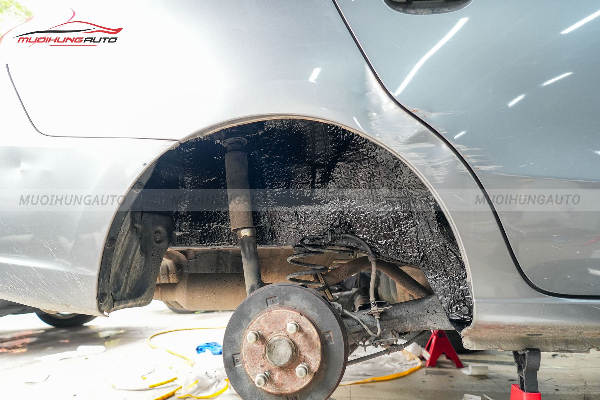 Cách âm hốc bánh cho Mitsubishi Attrage 2016