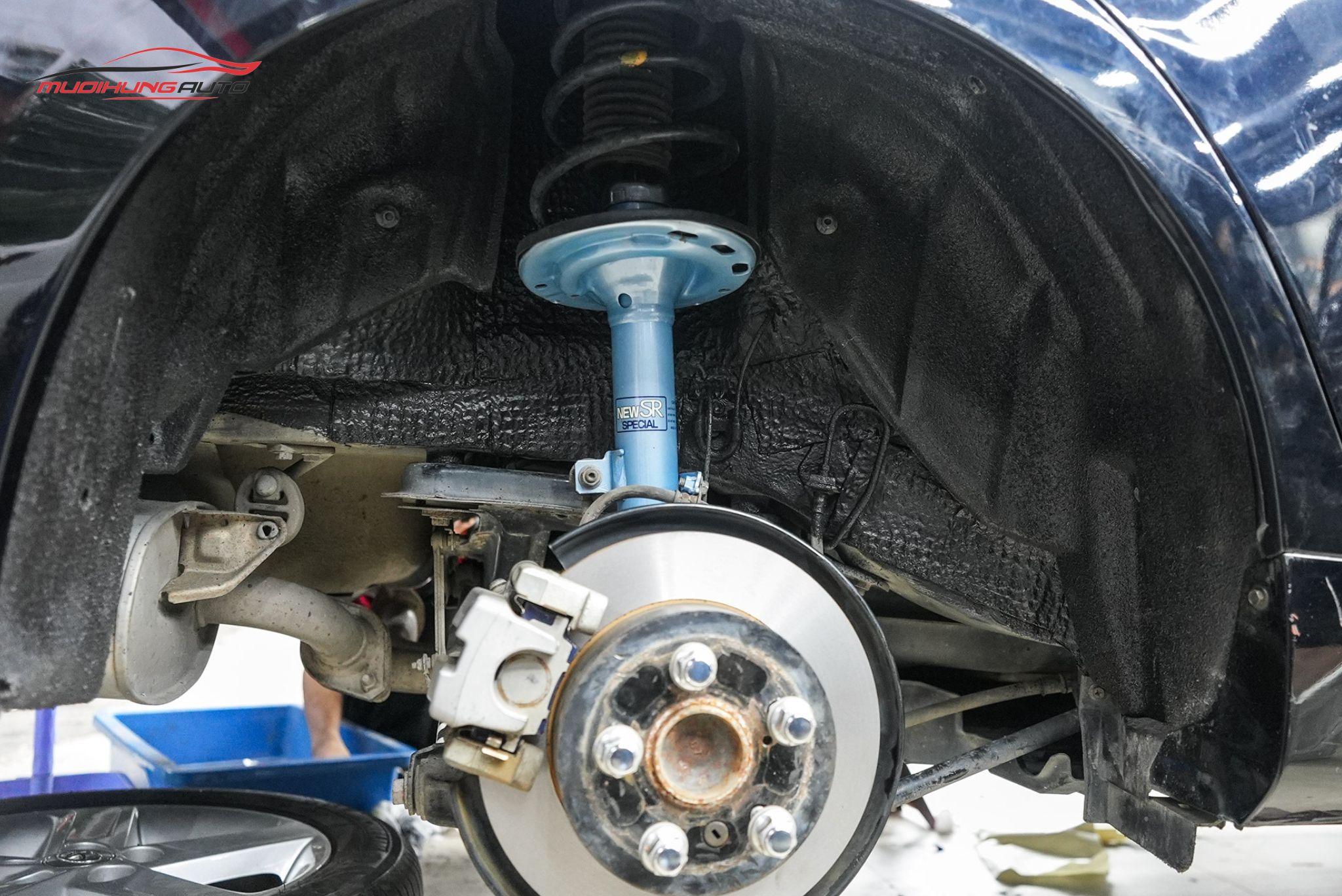 Cách âm hốc bánh cho Toyota Camry 2015