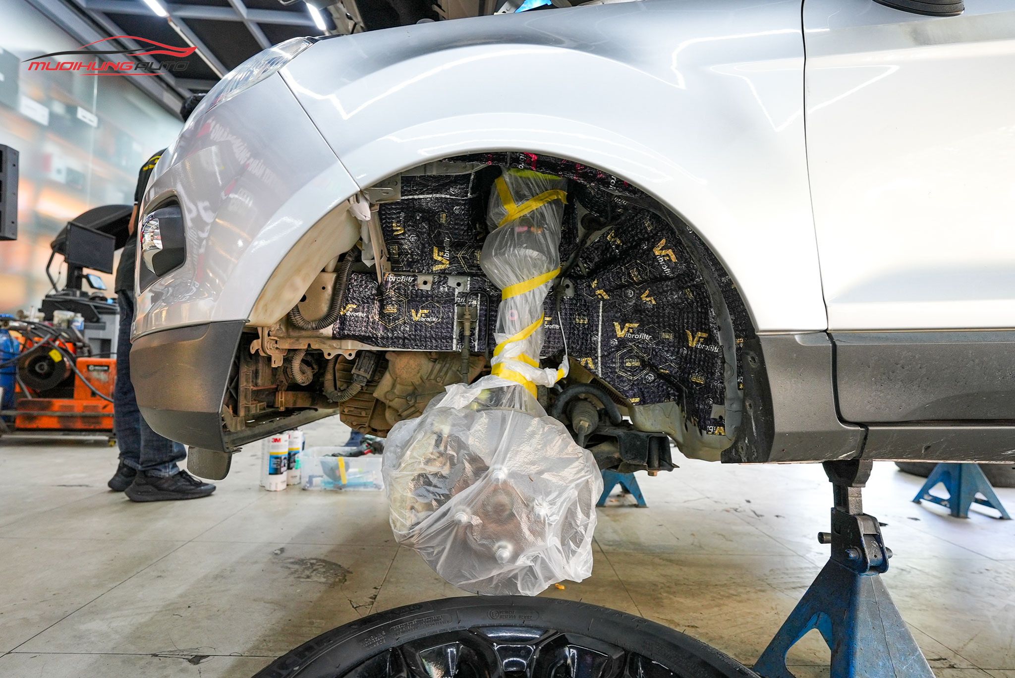 Cách âm hốc bánh Ford Ecosport 2016