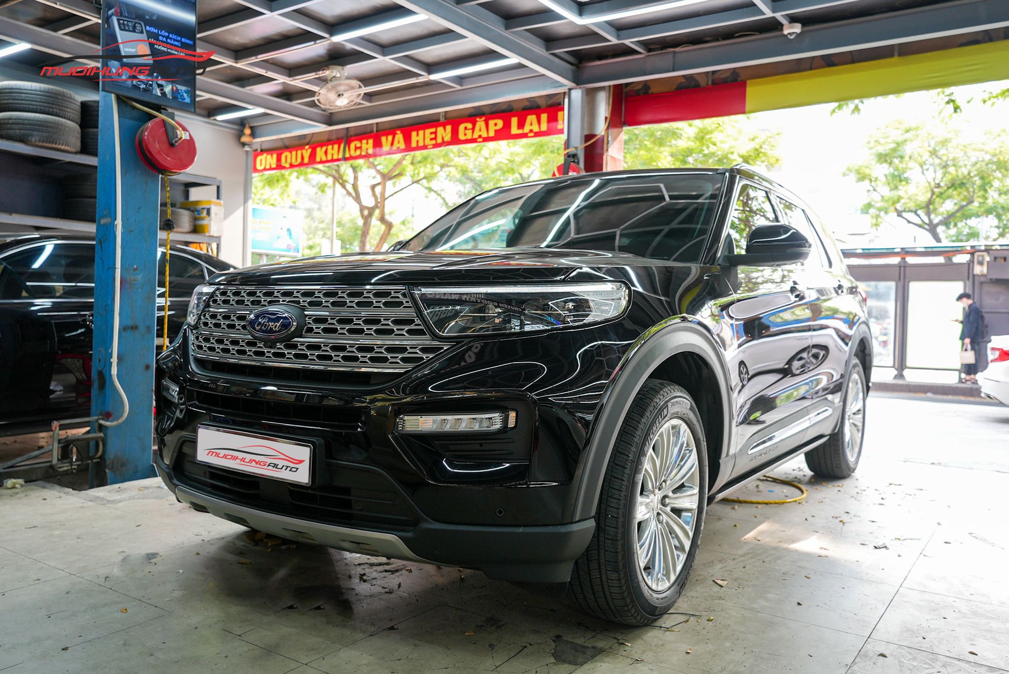 Cách âm hốc bánh Ford Explorer 2023