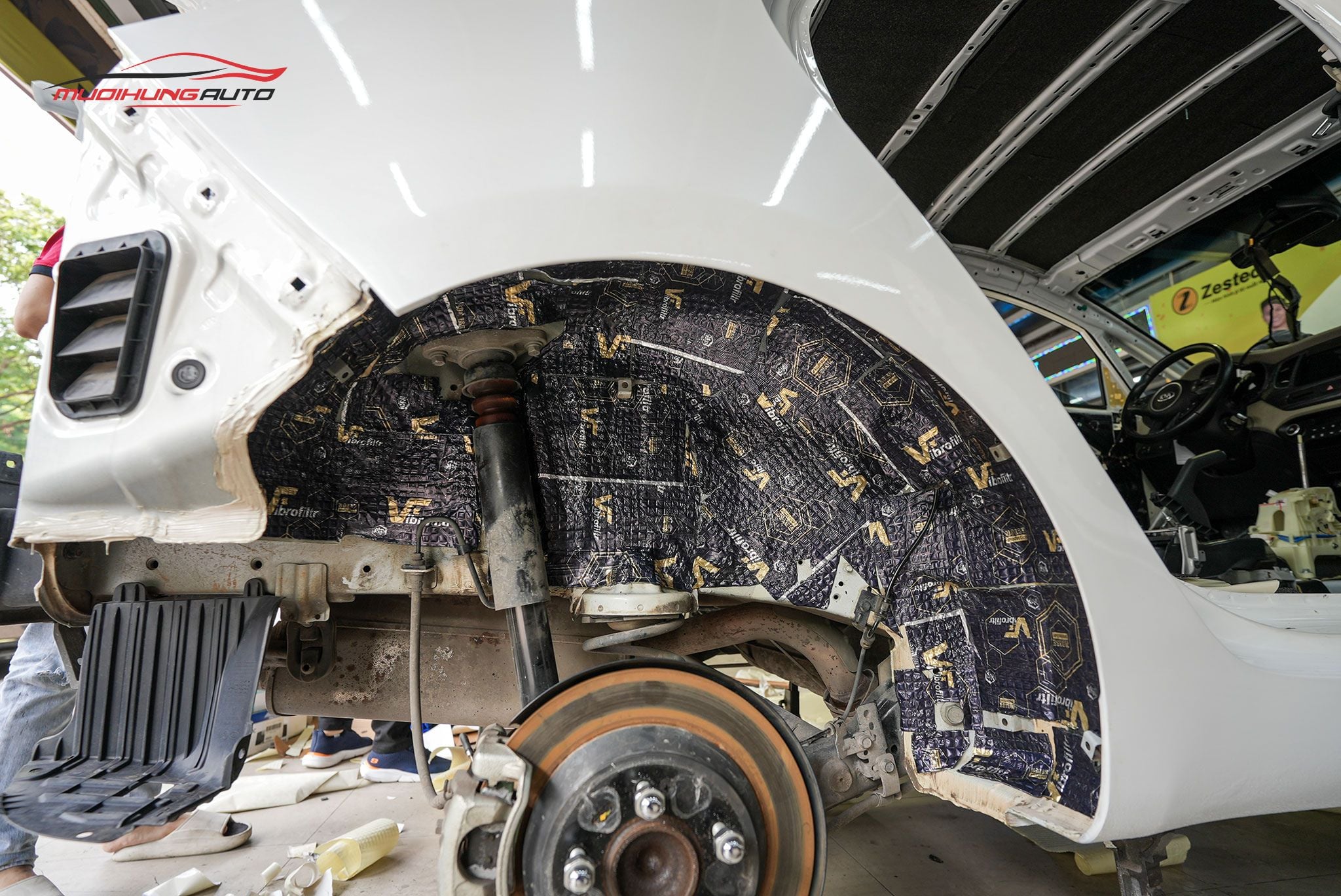 Cách âm hốc bánh Kia Rondo 2015