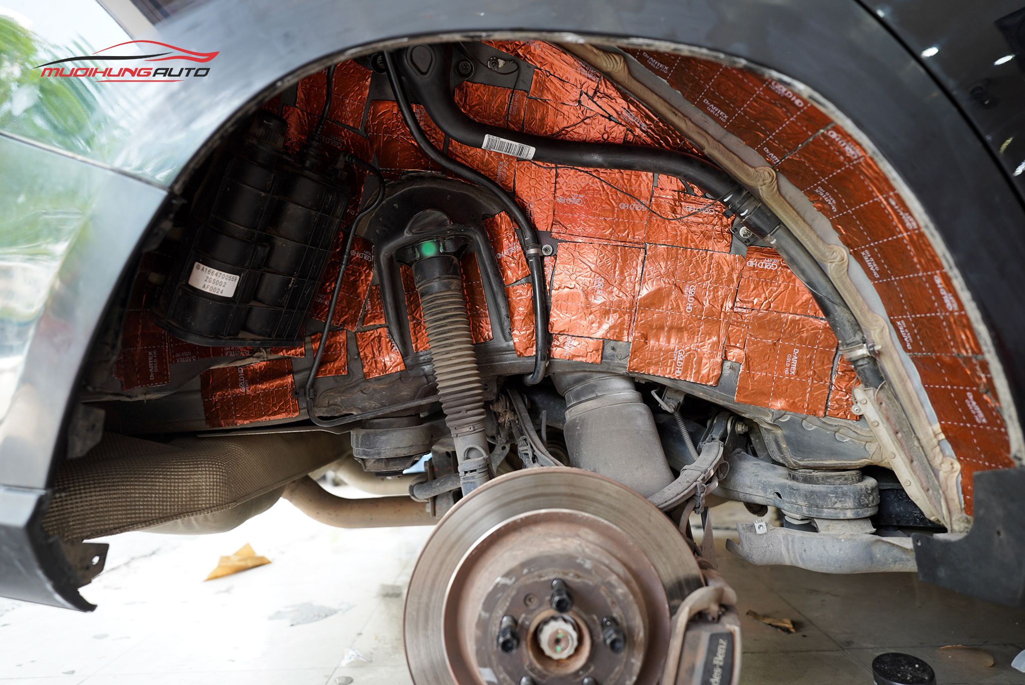 Cách âm hốc bánh Mercedes GL 500