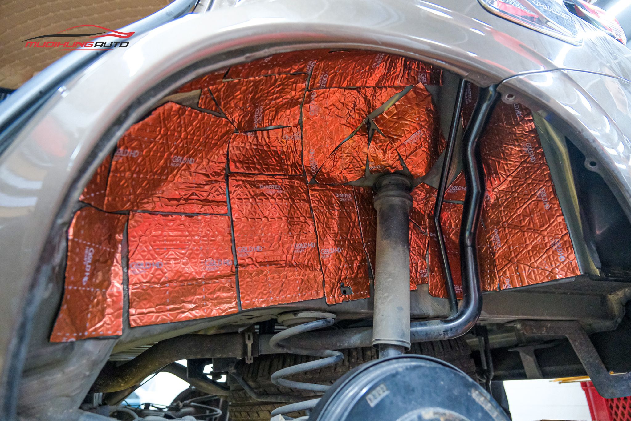 Cách âm hốc bánh Mitsubishi Xpander