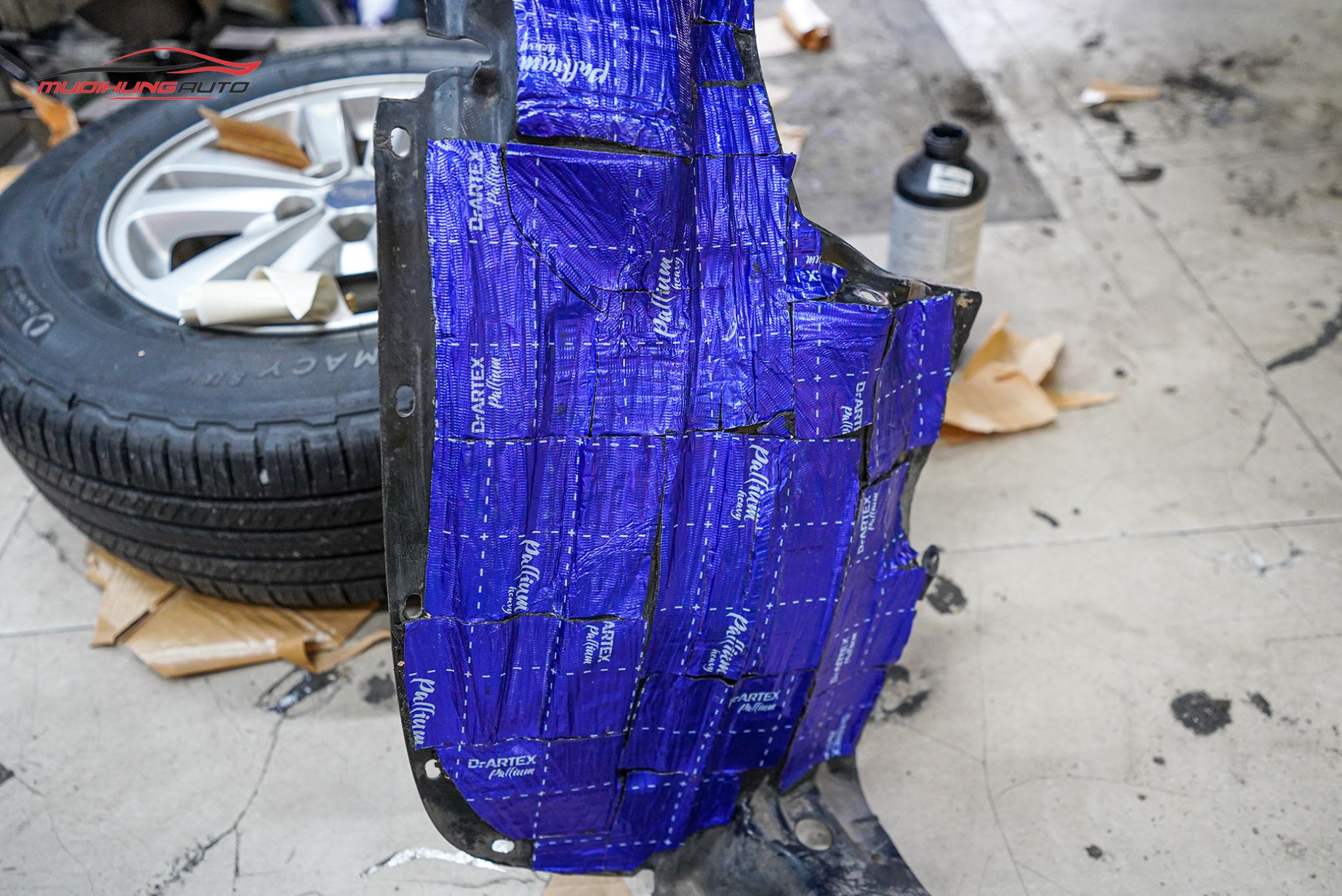 Cách âm hốc bánh ô tô Ford Escape