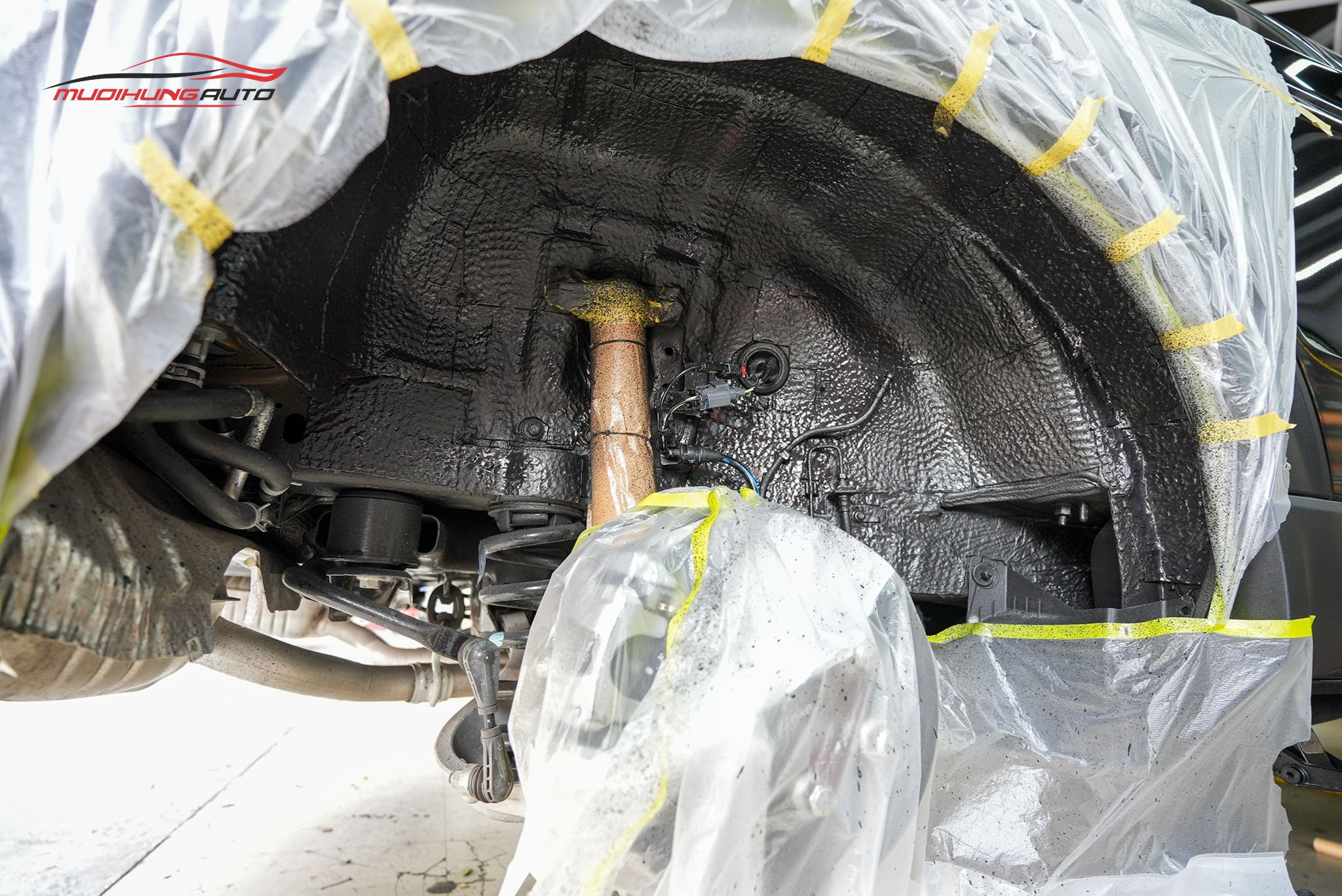 Cách âm hốc bánh xe Ford Explorer 2023