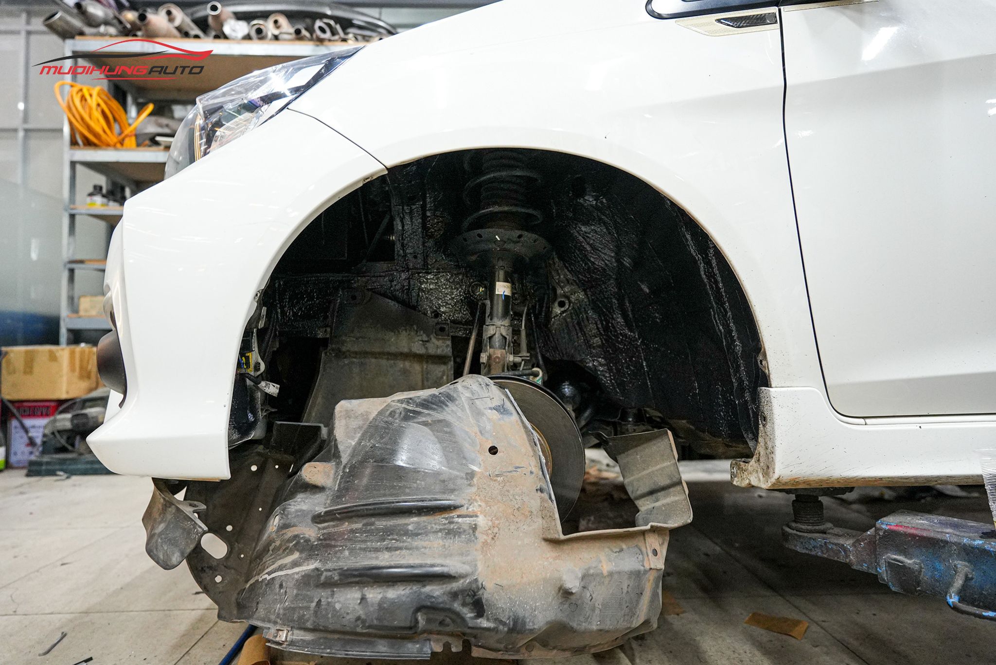 Cách âm hốc bánh xe Honda Brio