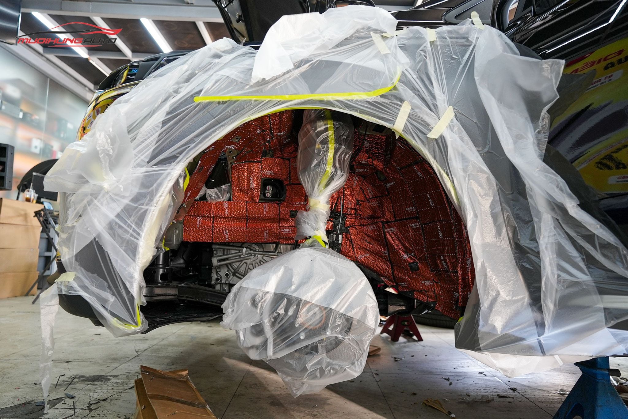 Cách âm hốc bánh xe Kia Carnival 2023