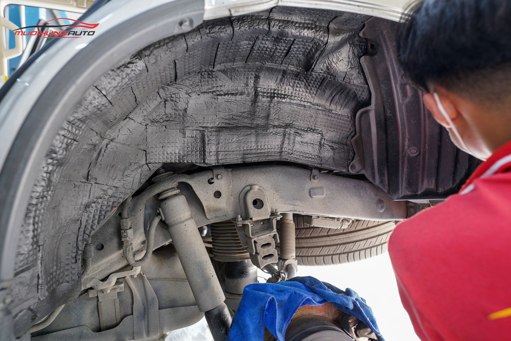 Cách âm hốc bánh xe Lexus GX460