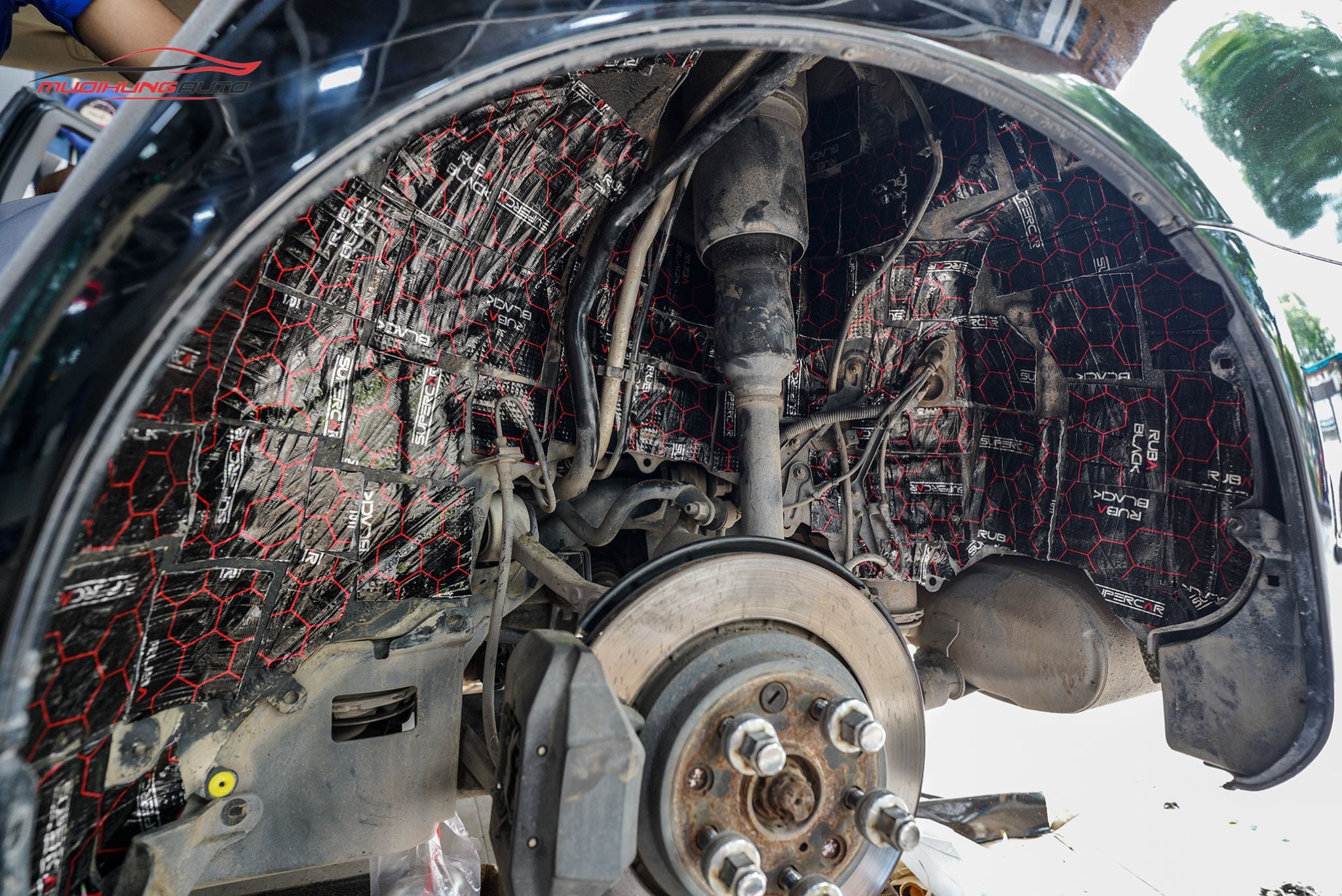 Cách âm hốc bánh xe Lexus LS460L