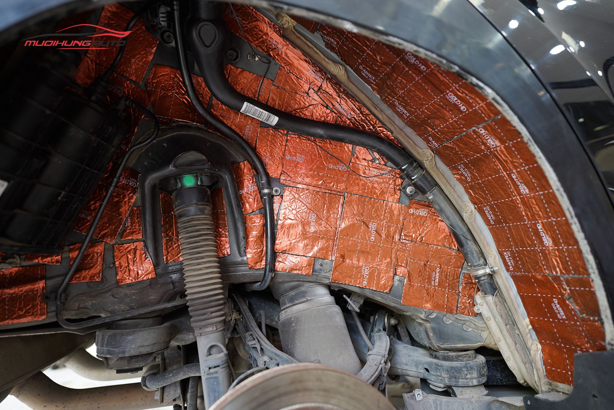 Cách âm hốc bánh xe Mercedes GL 500