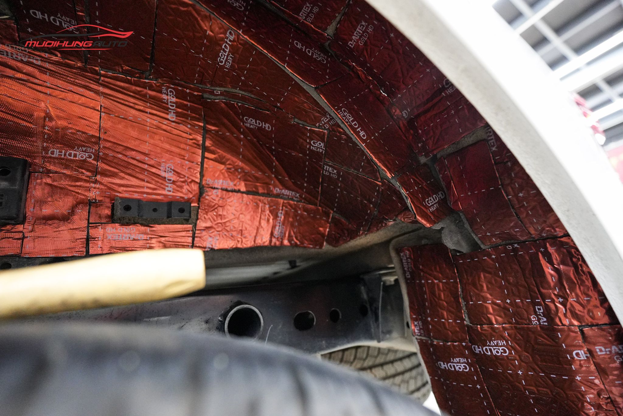 Cách âm hốc bánh xe Nissan Navara 2022