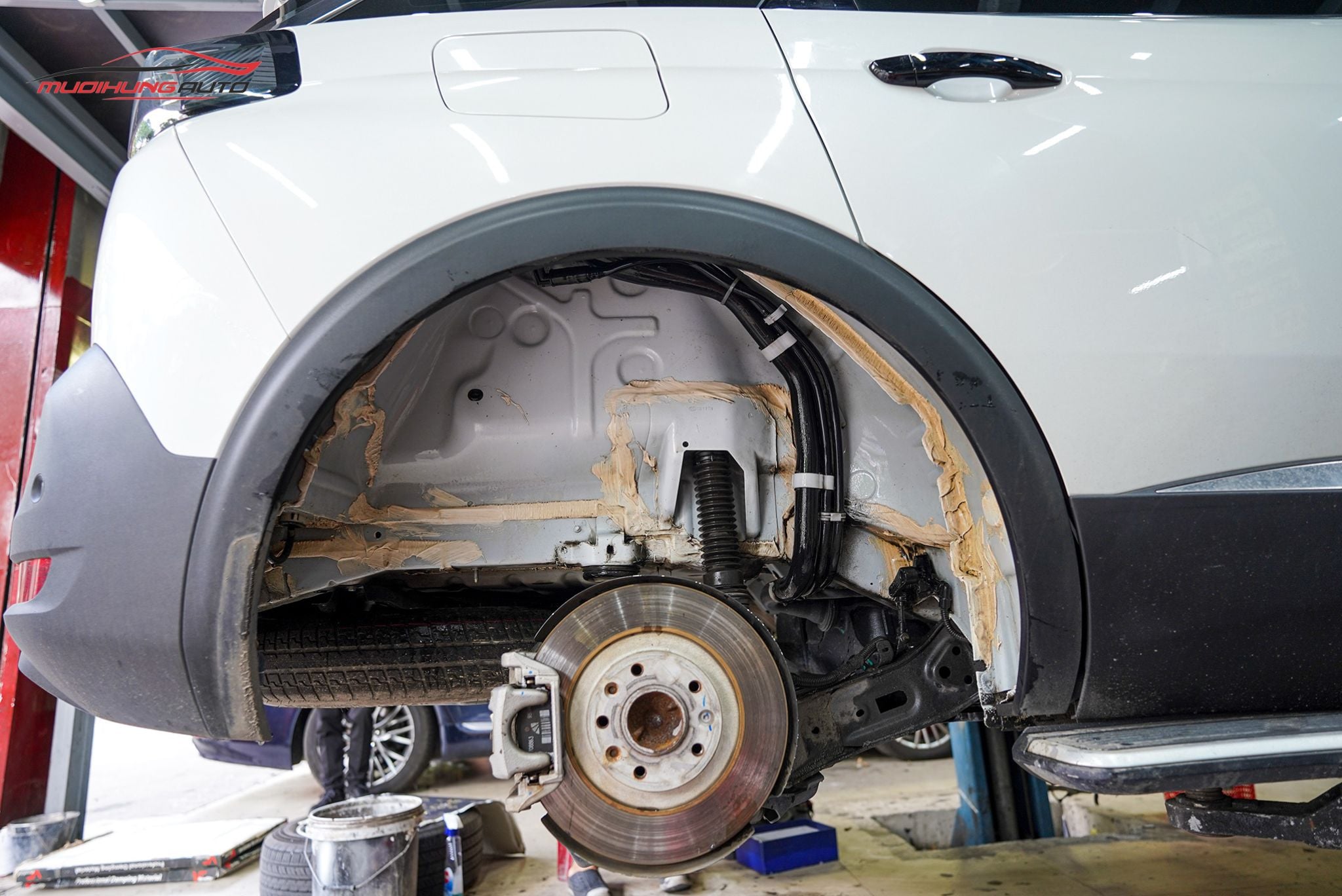 Cách âm hốc bánh xe Peugeot 5008