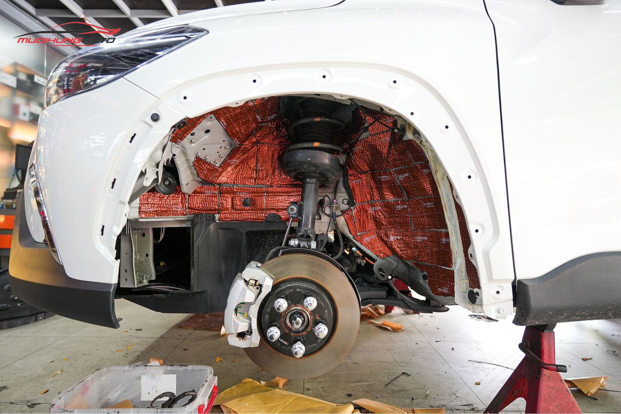 Cách âm hốc bánh xe Toyota Corolla Cross 2022