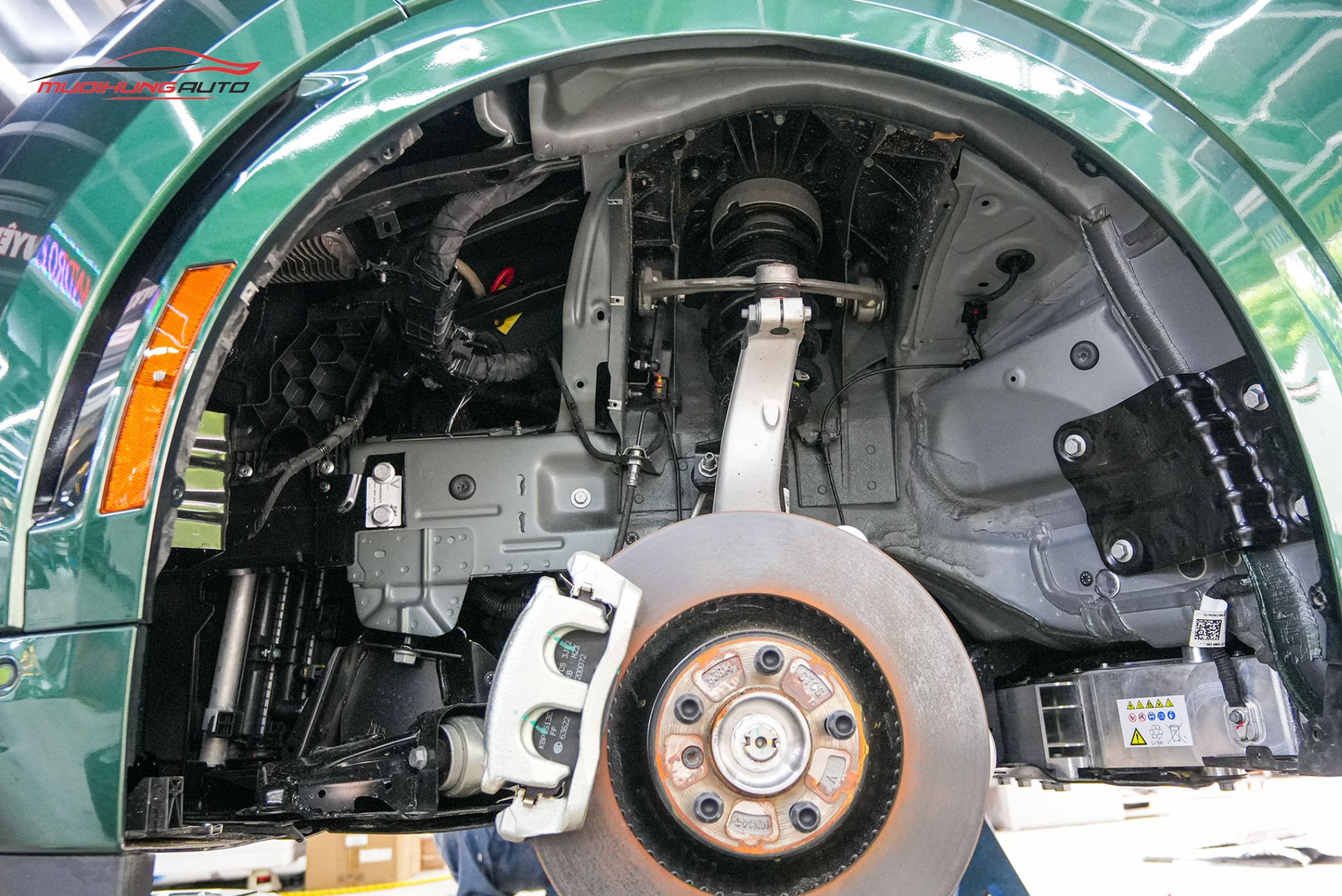 Cách âm hốc bánh xe Vinfast VF9 2024