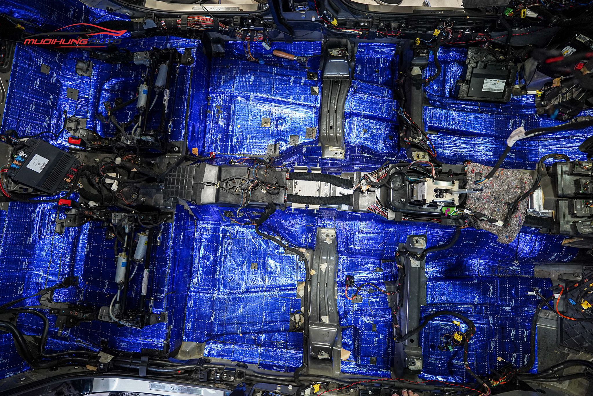 Cách âm sàn xe cho Bentley 2009