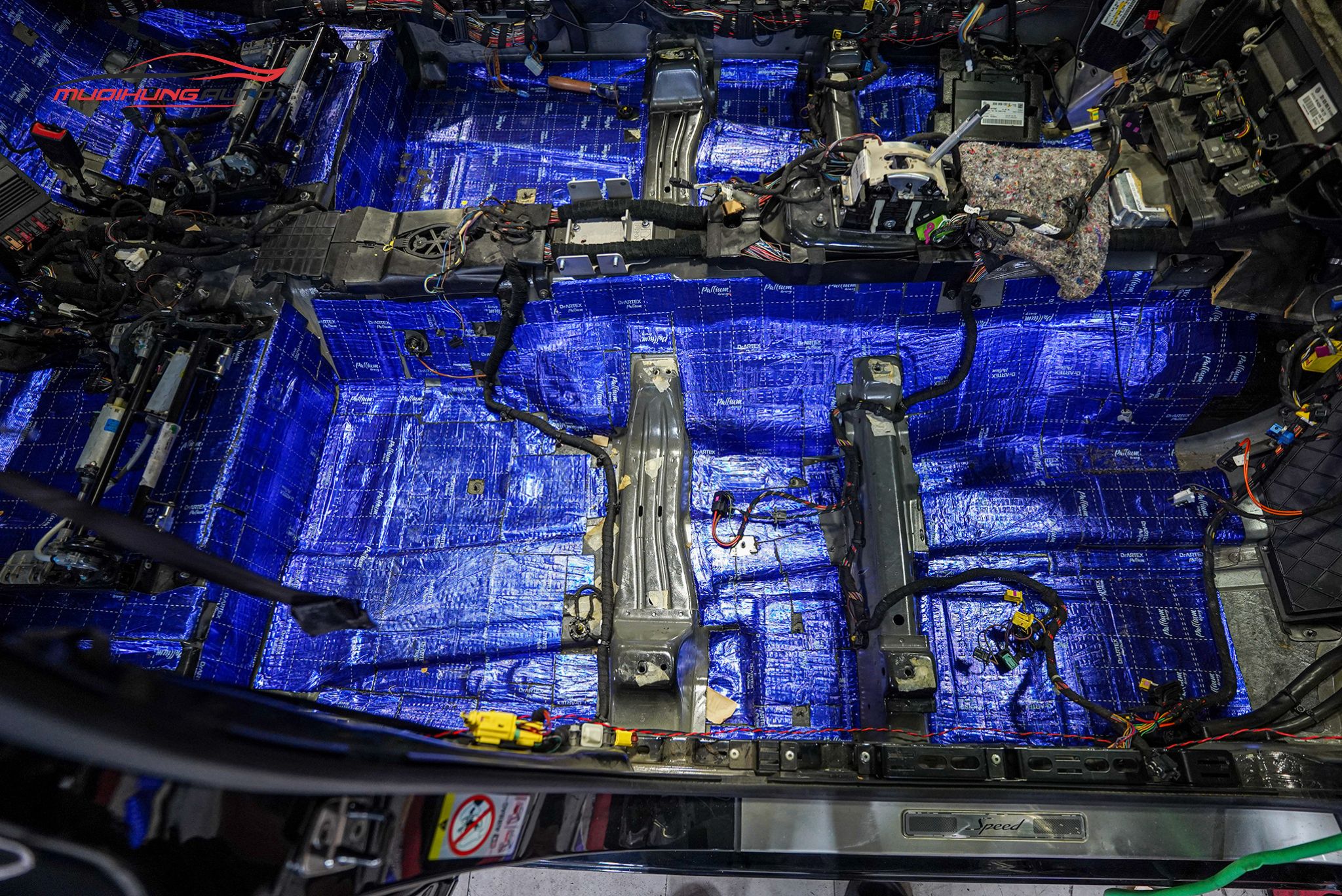 Cách âm sàn xe cho ô tô Bentley 2009