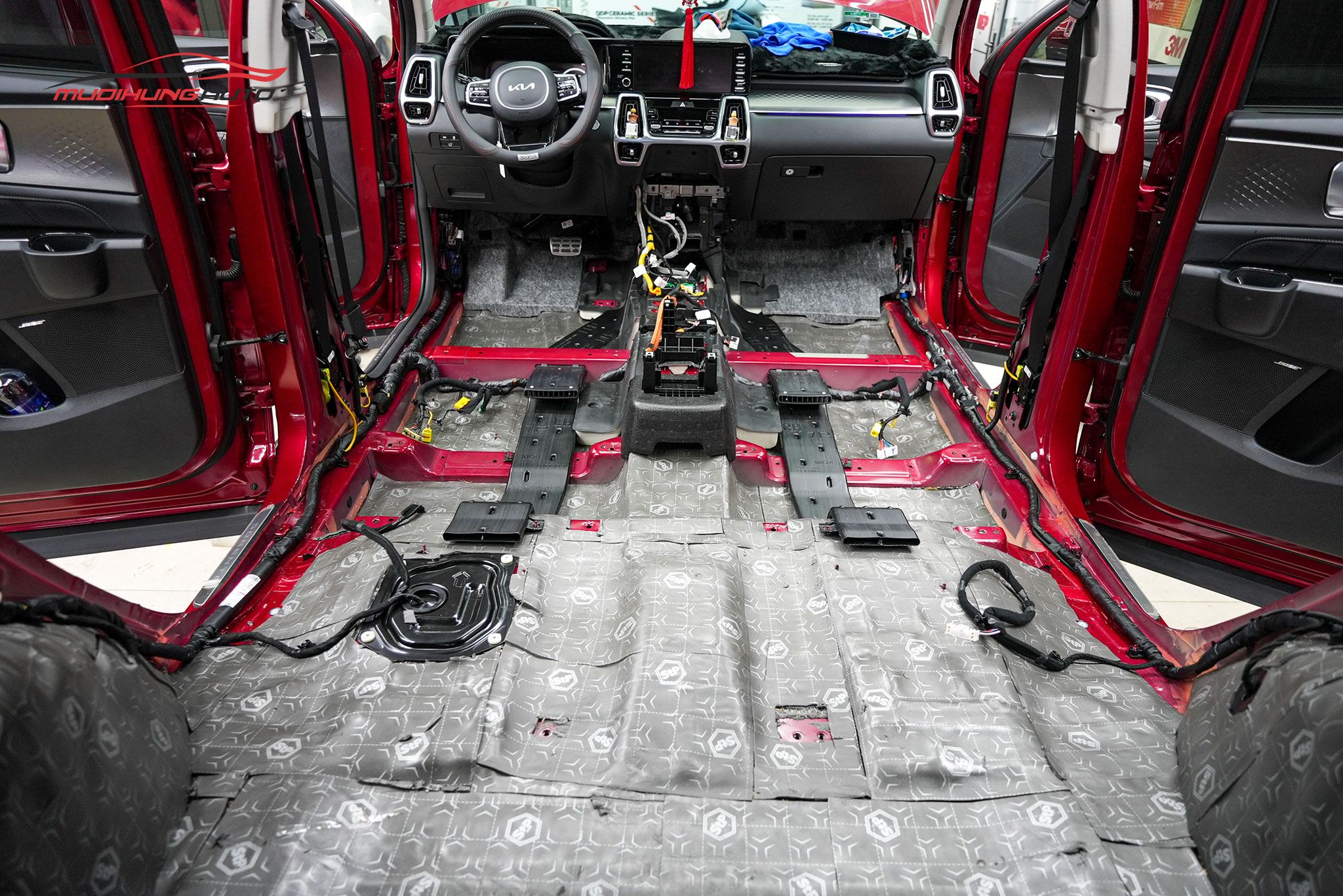 Cách âm sàn xe cho ô tô Kia Sorento 2023