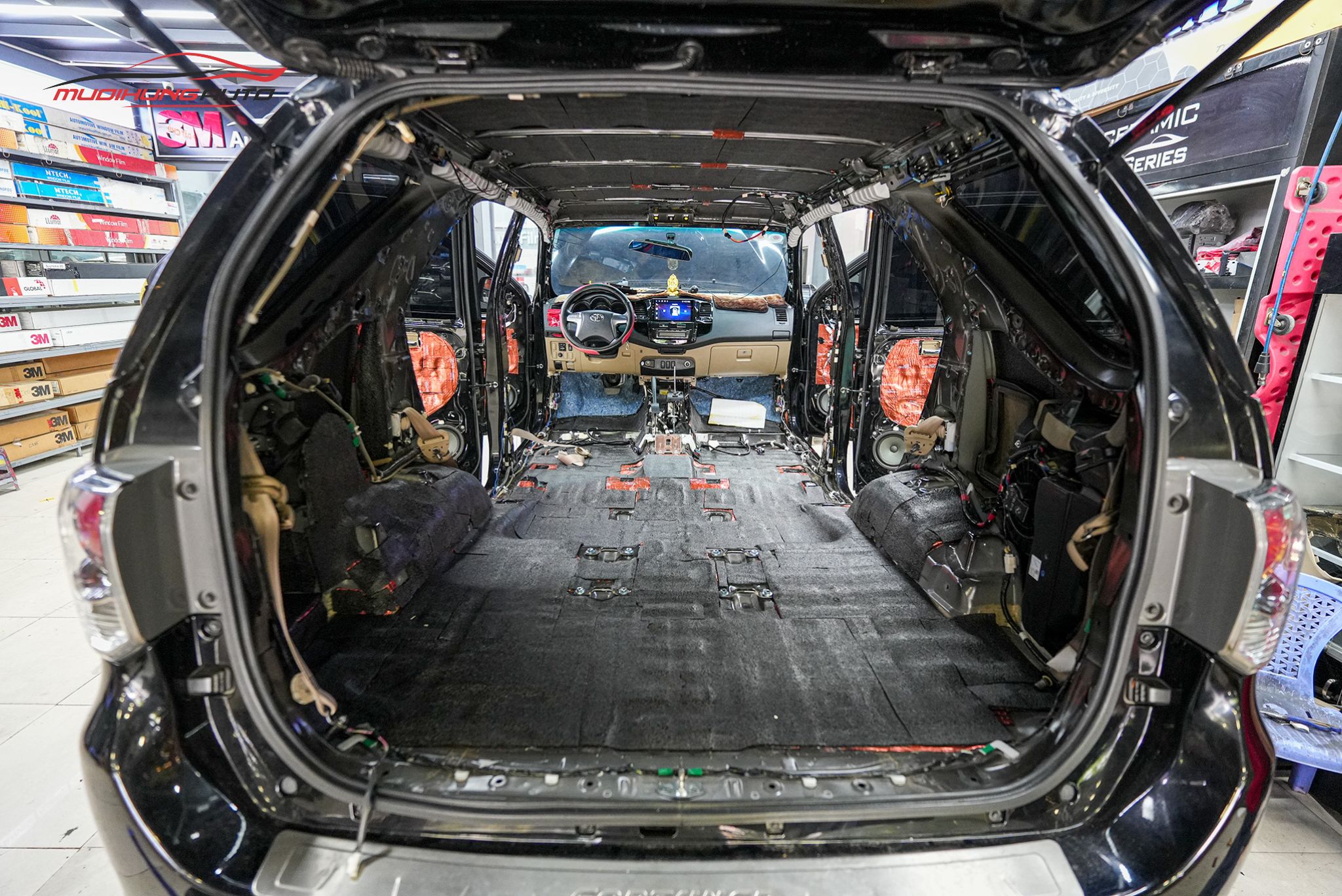 Cách âm sàn xe cho Toyota Fortuner 2015