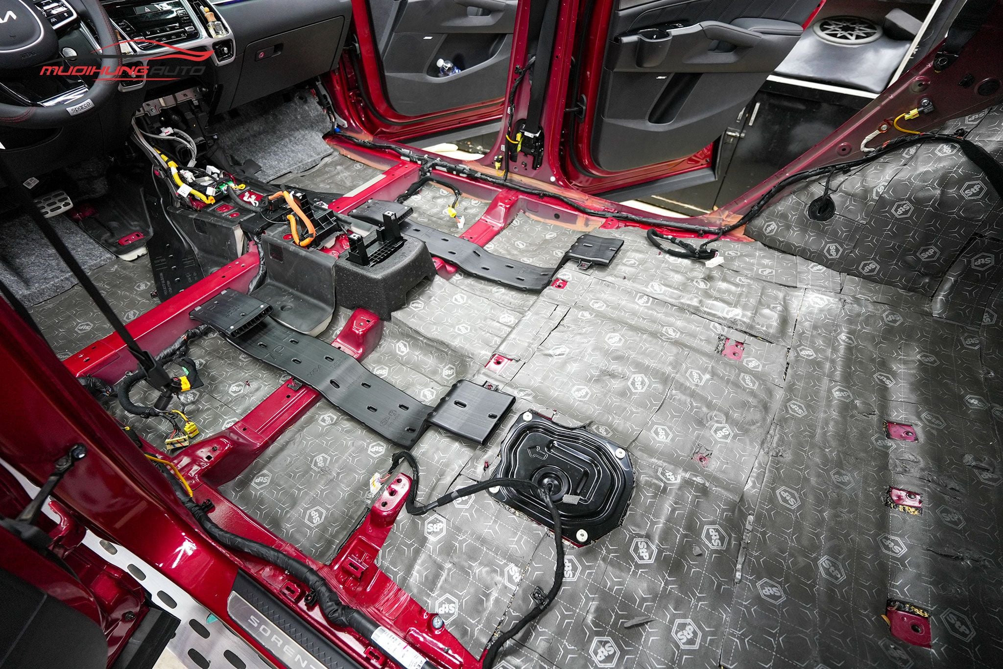 Cách âm sàn xe hơi Kia Sorento 2023